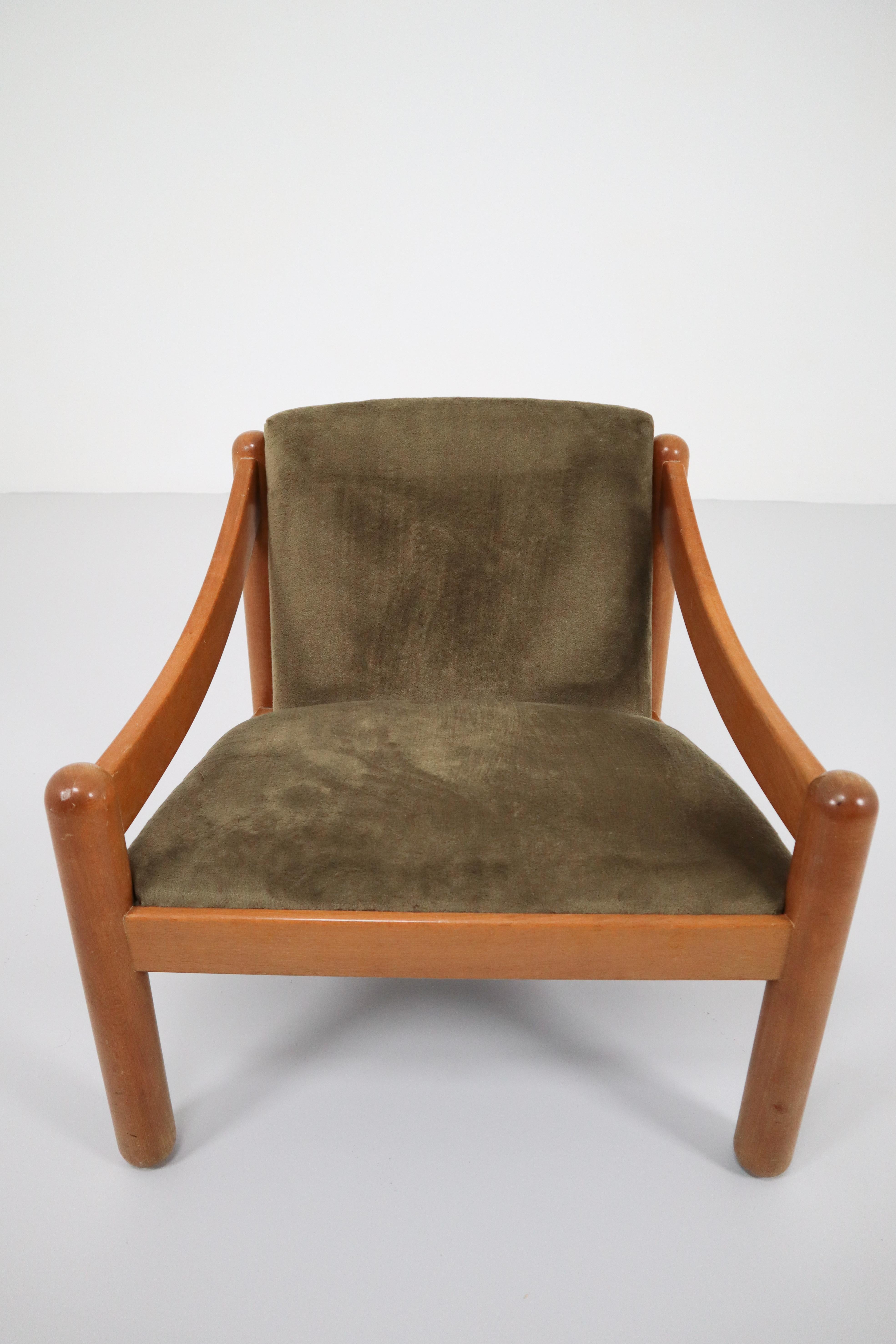 Midcentury Cassina Carimate Chairs by Vico Magistretti, Italy, 1970s In Good Condition In Almelo, NL