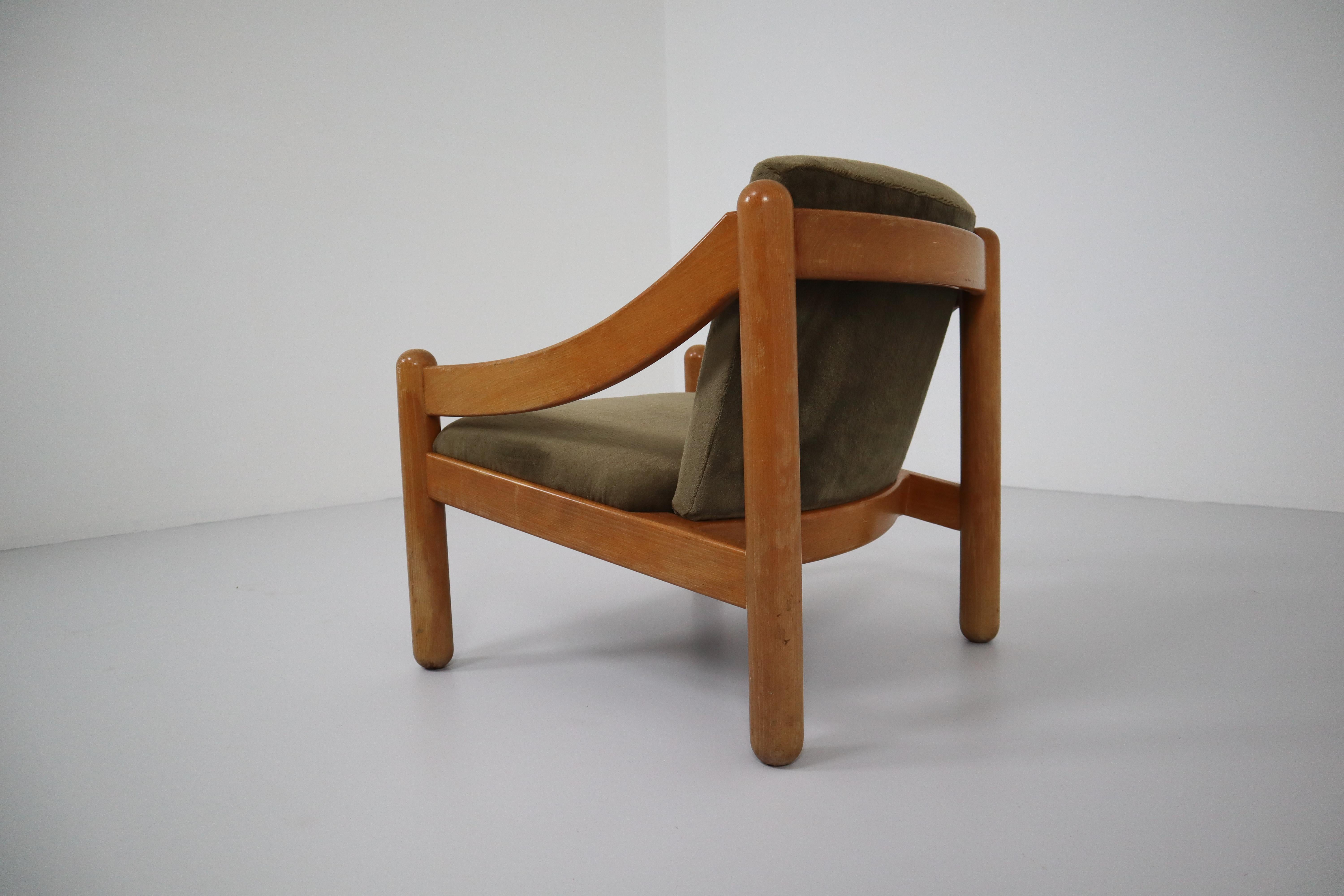 Midcentury Cassina Carimate Chairs by Vico Magistretti, Italy, 1970s 1