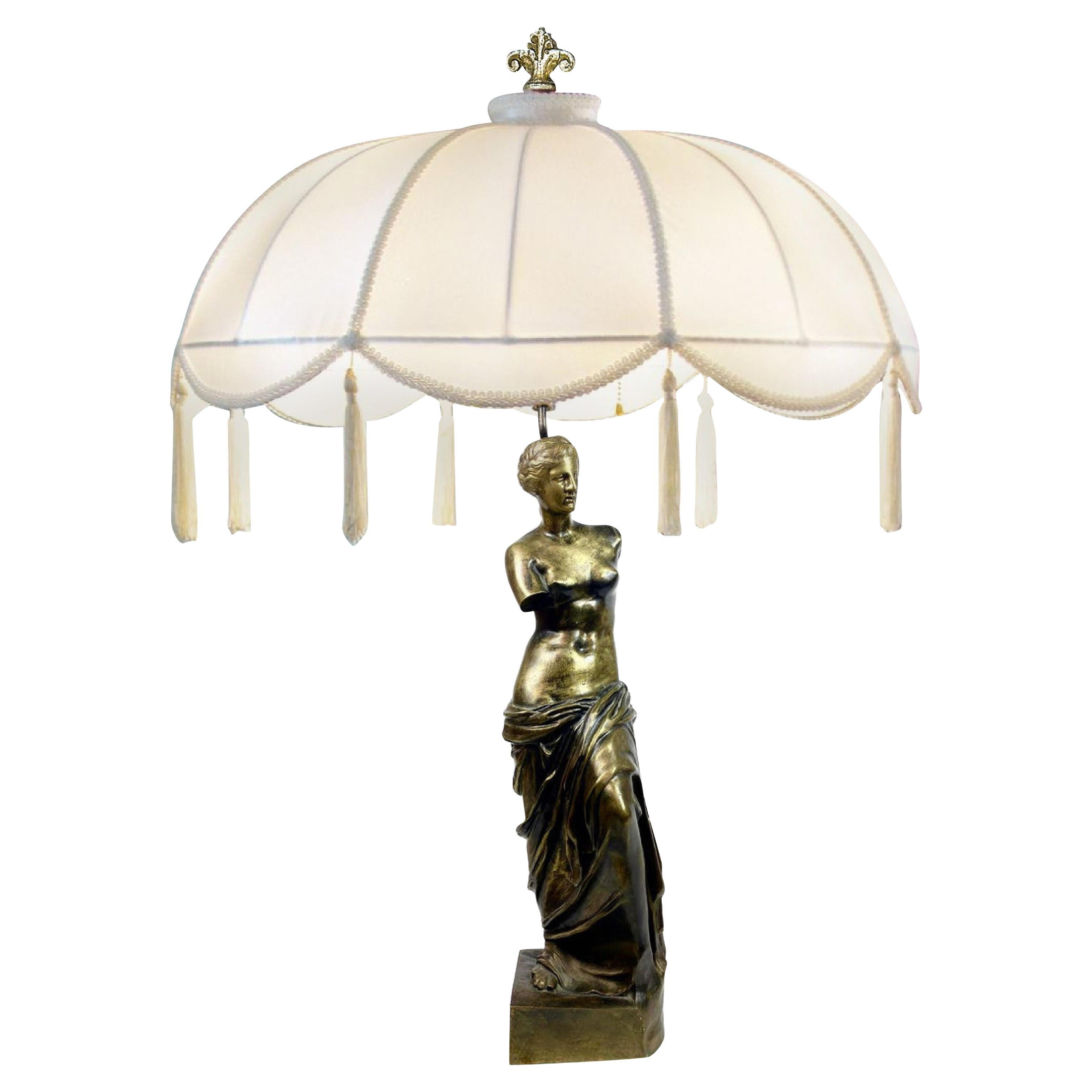 Lampe de table Vénus de Milo en bronze coulé du milieu du siècle, néoclassique, lumière monumentale. Une pièce magnifique. Assez lourd. 30