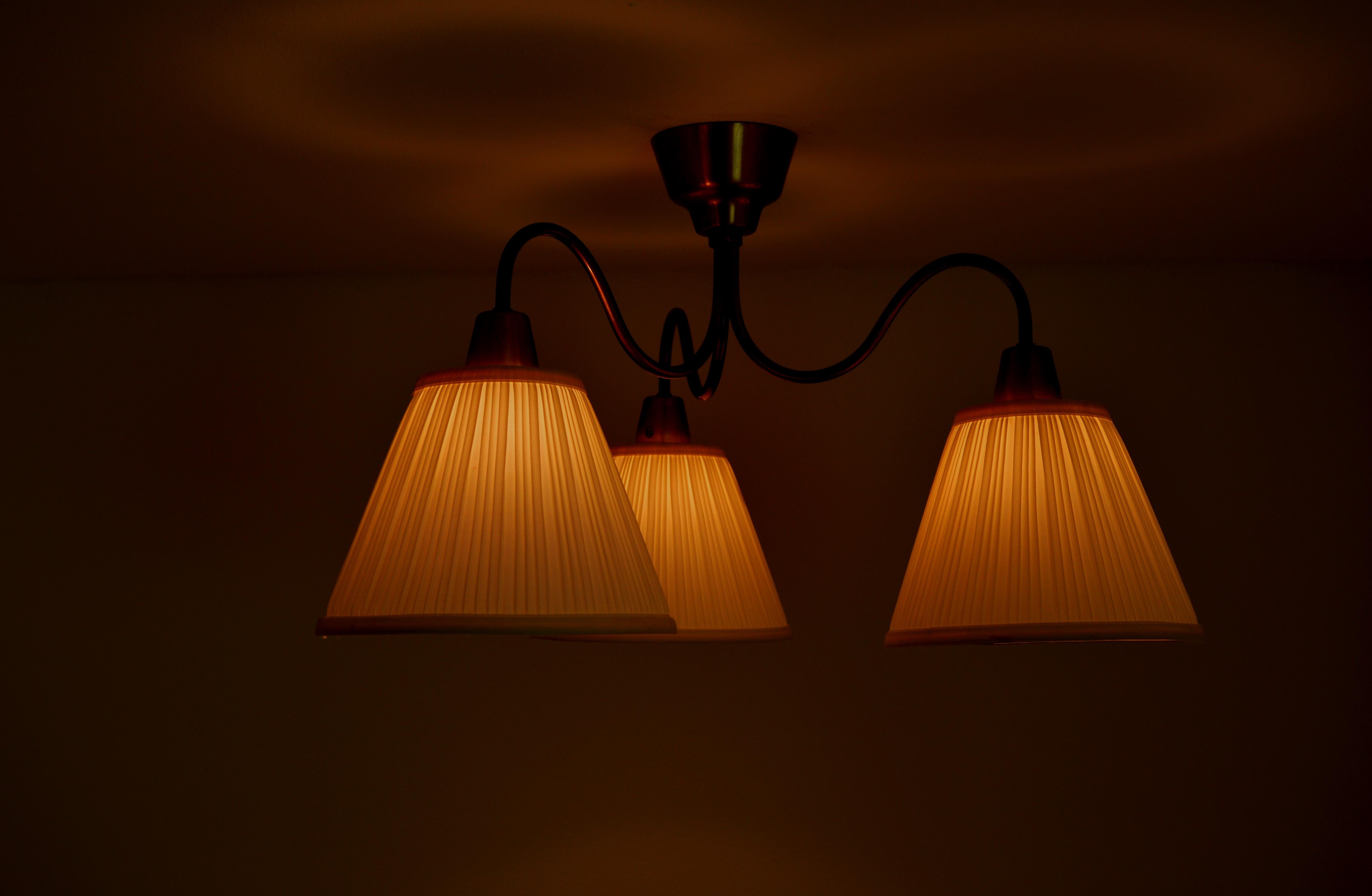 Midcentury Ceiling Lamp by Hans Bergström Ateljé Lyktan in Brass In Good Condition For Sale In Alvesta, SE
