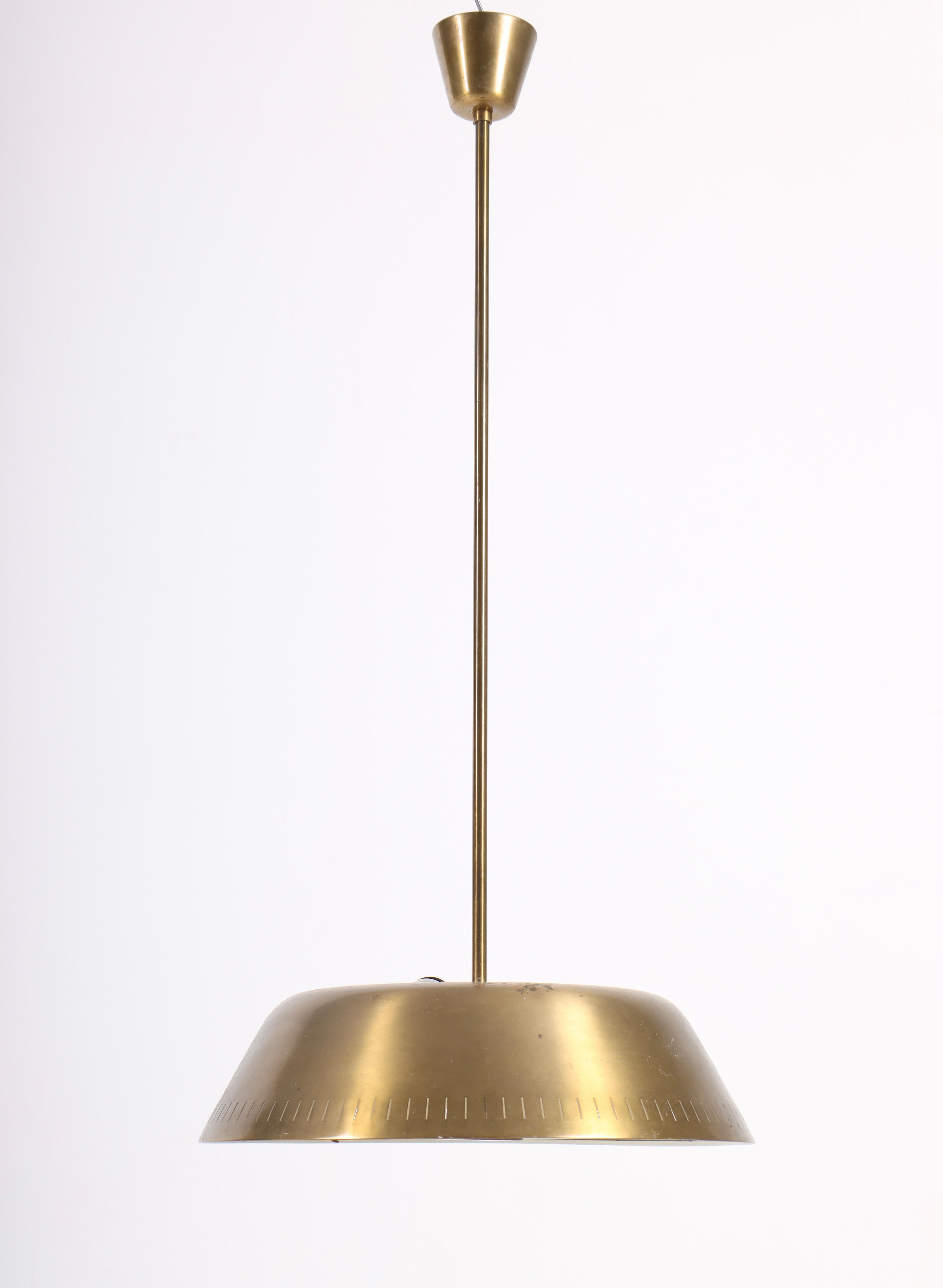 Great looking ceiling lamp in brass with glass shade. Designed by Harald Notini and made by Arvid Böhlmarks Lampfabrik, Sweden.


