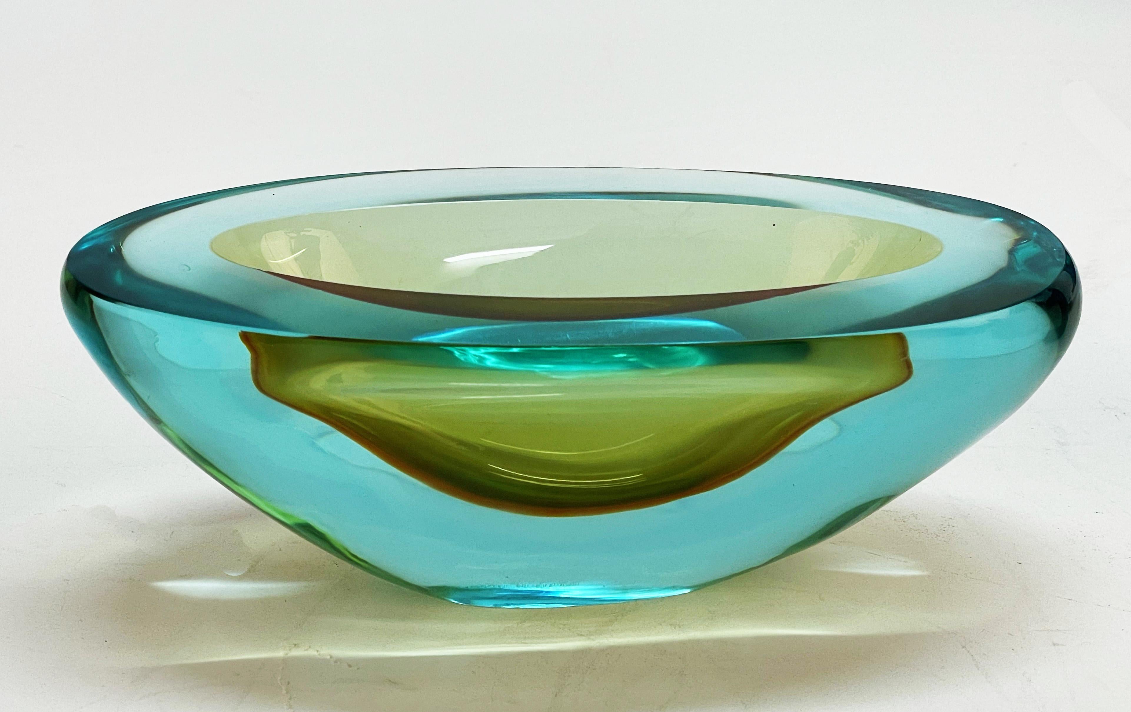 Glasschale „Sommerso“ aus Cenedese-Aquamarin und Bernstein aus der Mitte des Jahrhunderts, 1960er Jahre im Angebot 6