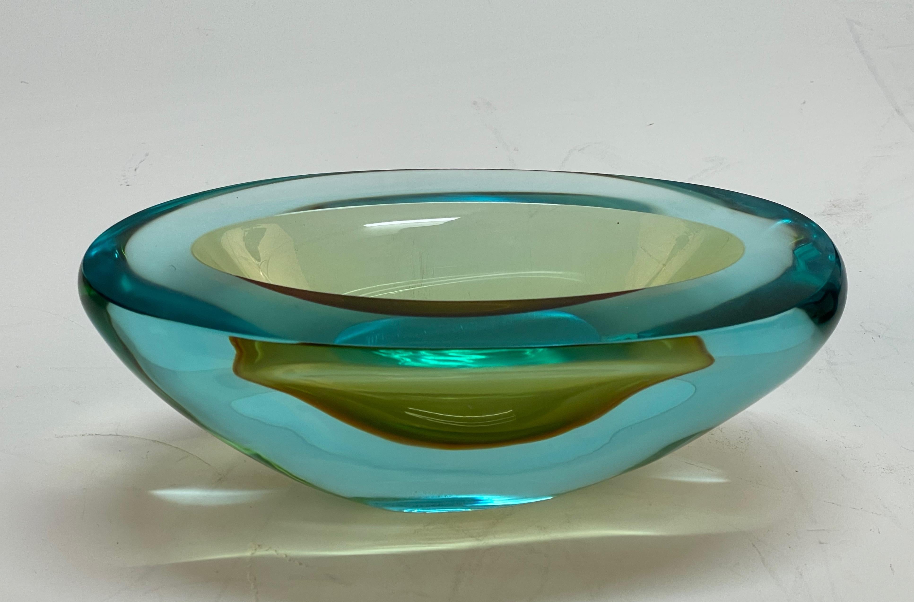 Glasschale „Sommerso“ aus Cenedese-Aquamarin und Bernstein aus der Mitte des Jahrhunderts, 1960er Jahre im Angebot 10