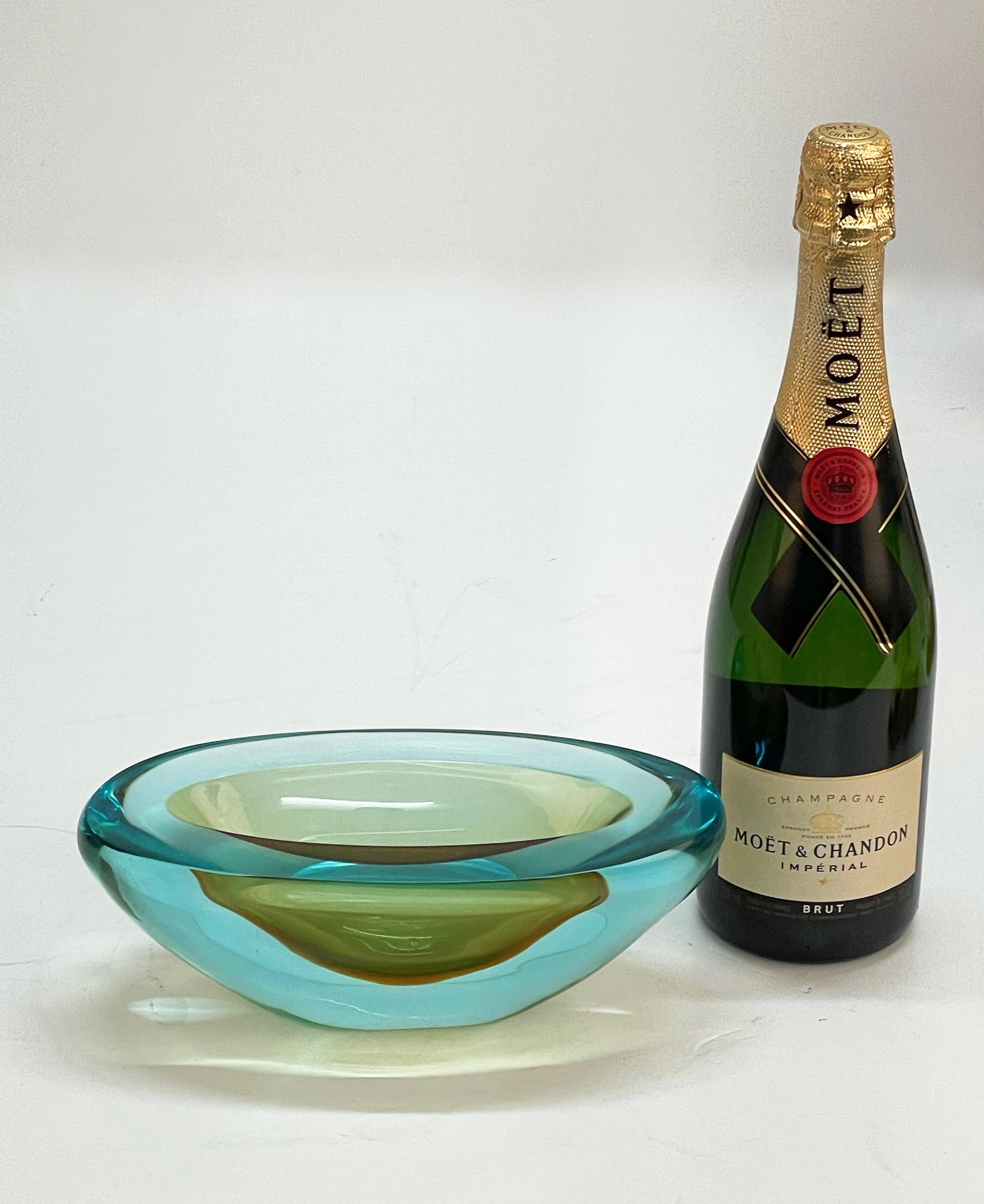 Glasschale „Sommerso“ aus Cenedese-Aquamarin und Bernstein aus der Mitte des Jahrhunderts, 1960er Jahre im Angebot 13