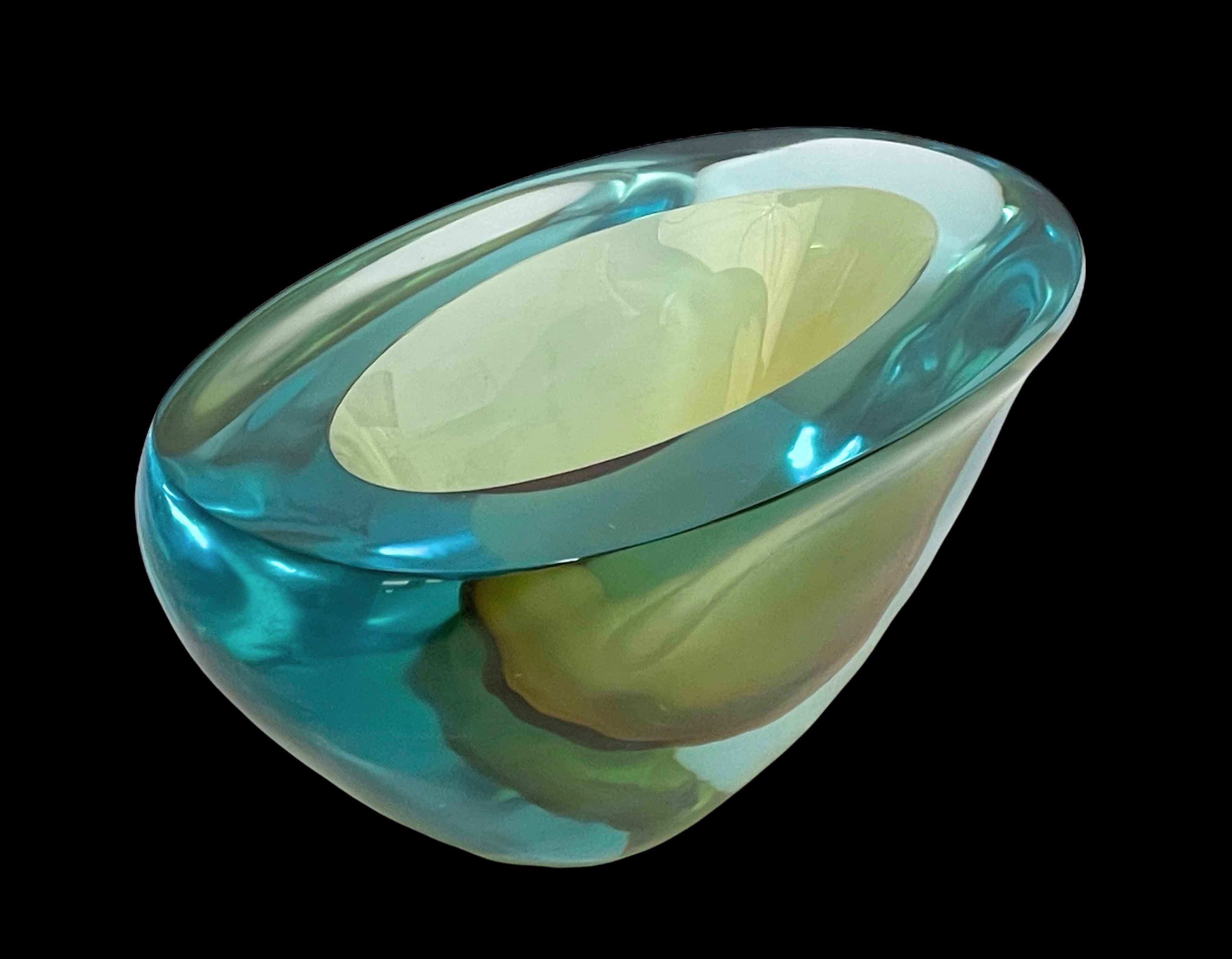 Glasschale „Sommerso“ aus Cenedese-Aquamarin und Bernstein aus der Mitte des Jahrhunderts, 1960er Jahre (Italienisch) im Angebot