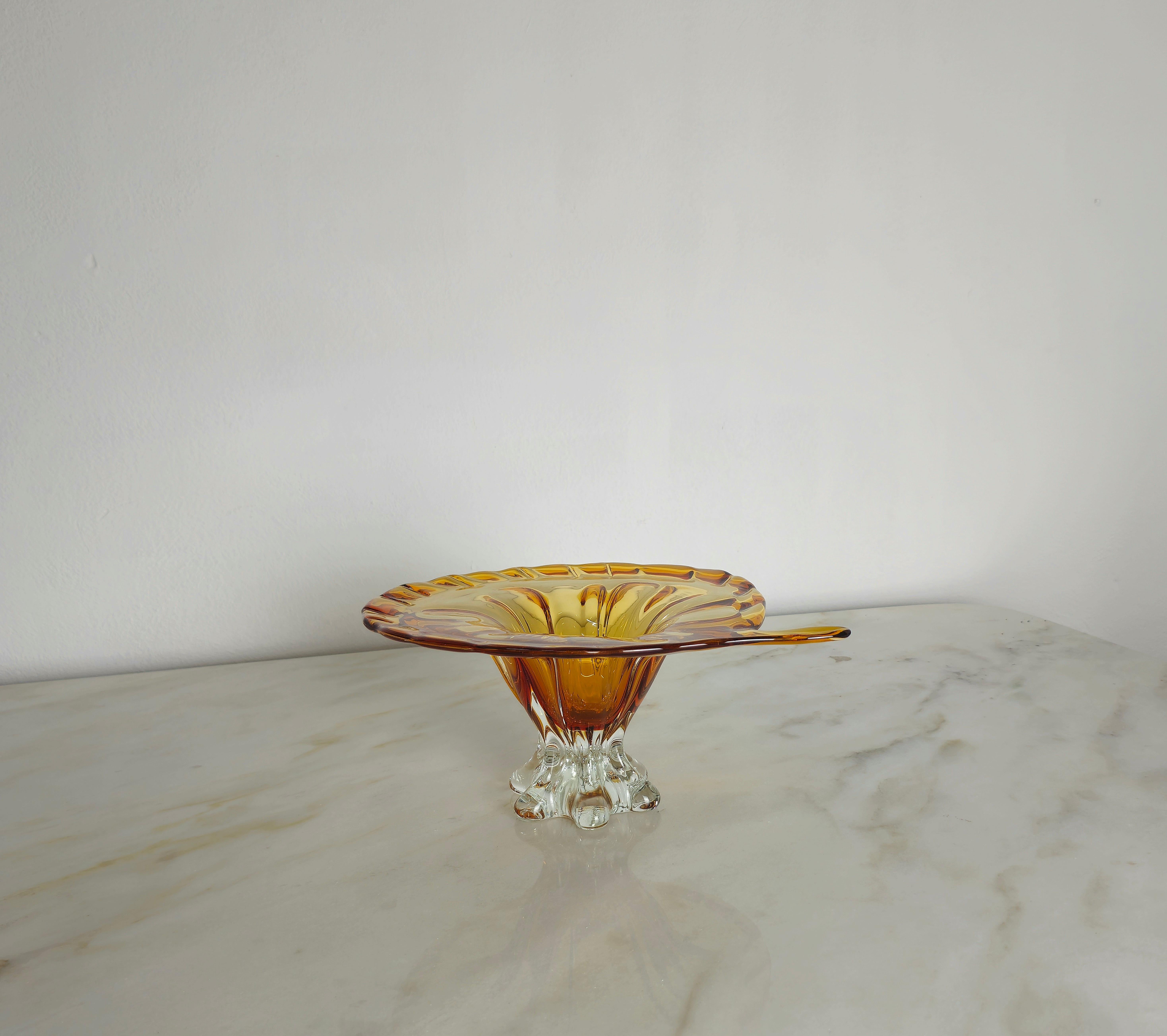 Verre de Murano Centre de table du milieu du siècle dernier en verre de Murano caramel, design italien transparent des années 1970 en vente