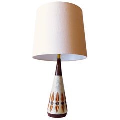 Lampe en céramique et bois du milieu du siècle dernier