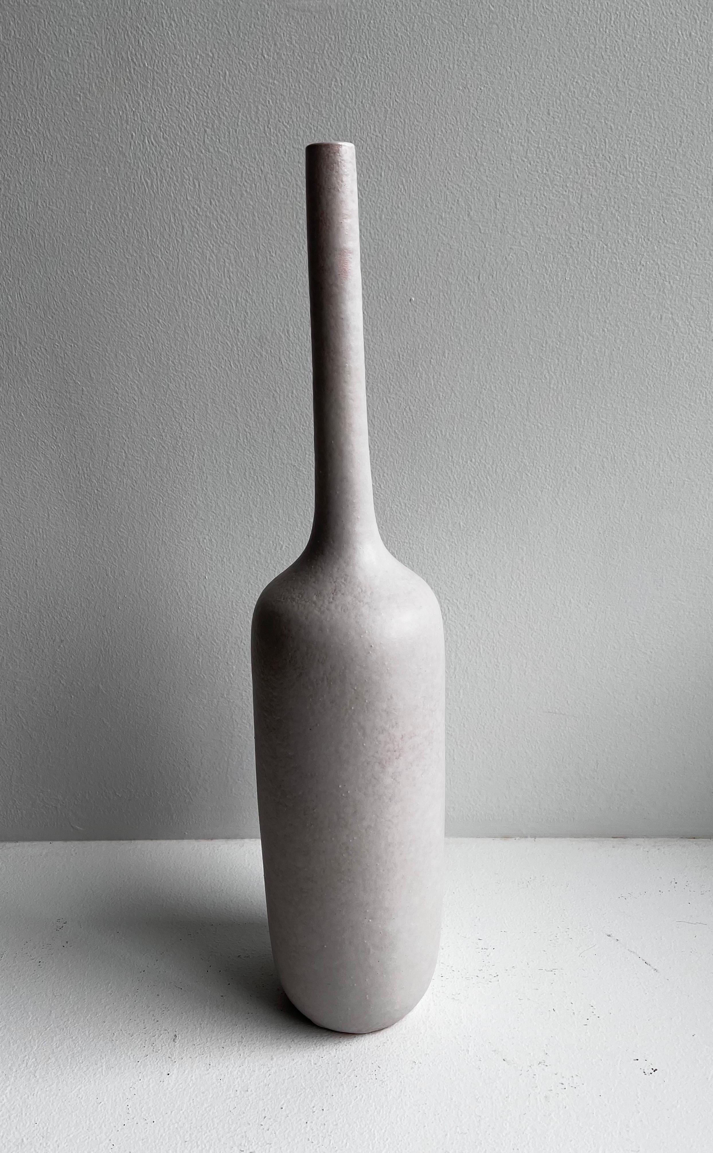Mid-Century Modern Tall Italian Raymor Bitossi Ceramic Bottle, c. 1950s For Sale