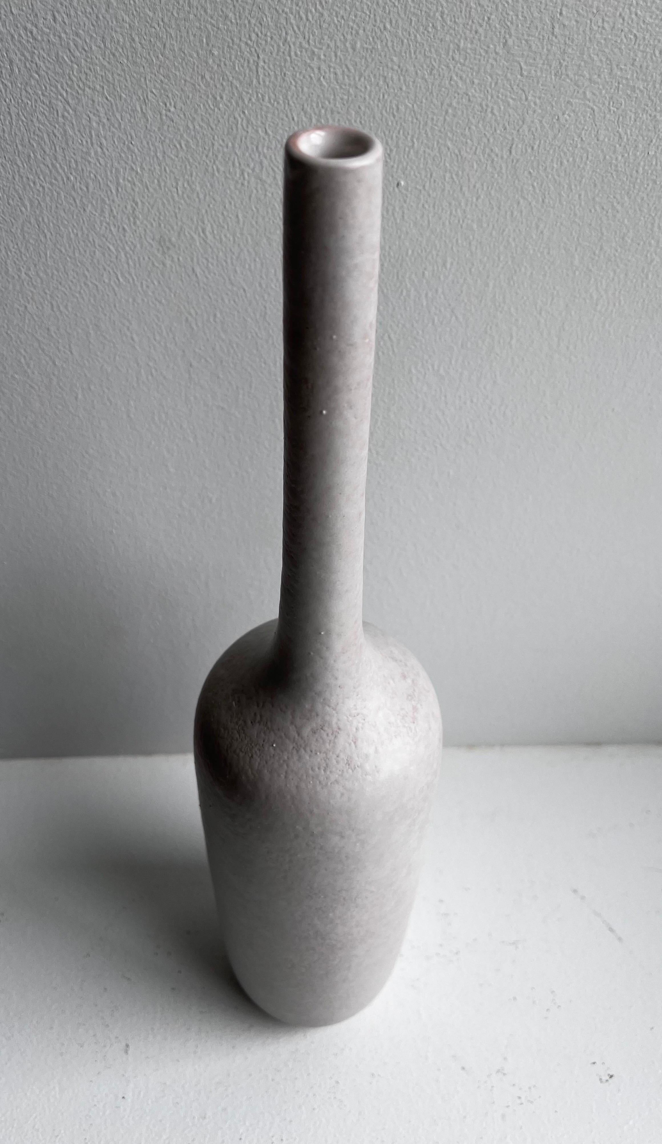 Tall Italian Raymor Bitossi Ceramic Bottle, c. 1950s In Good Condition For Sale In Philadelphia, PA
