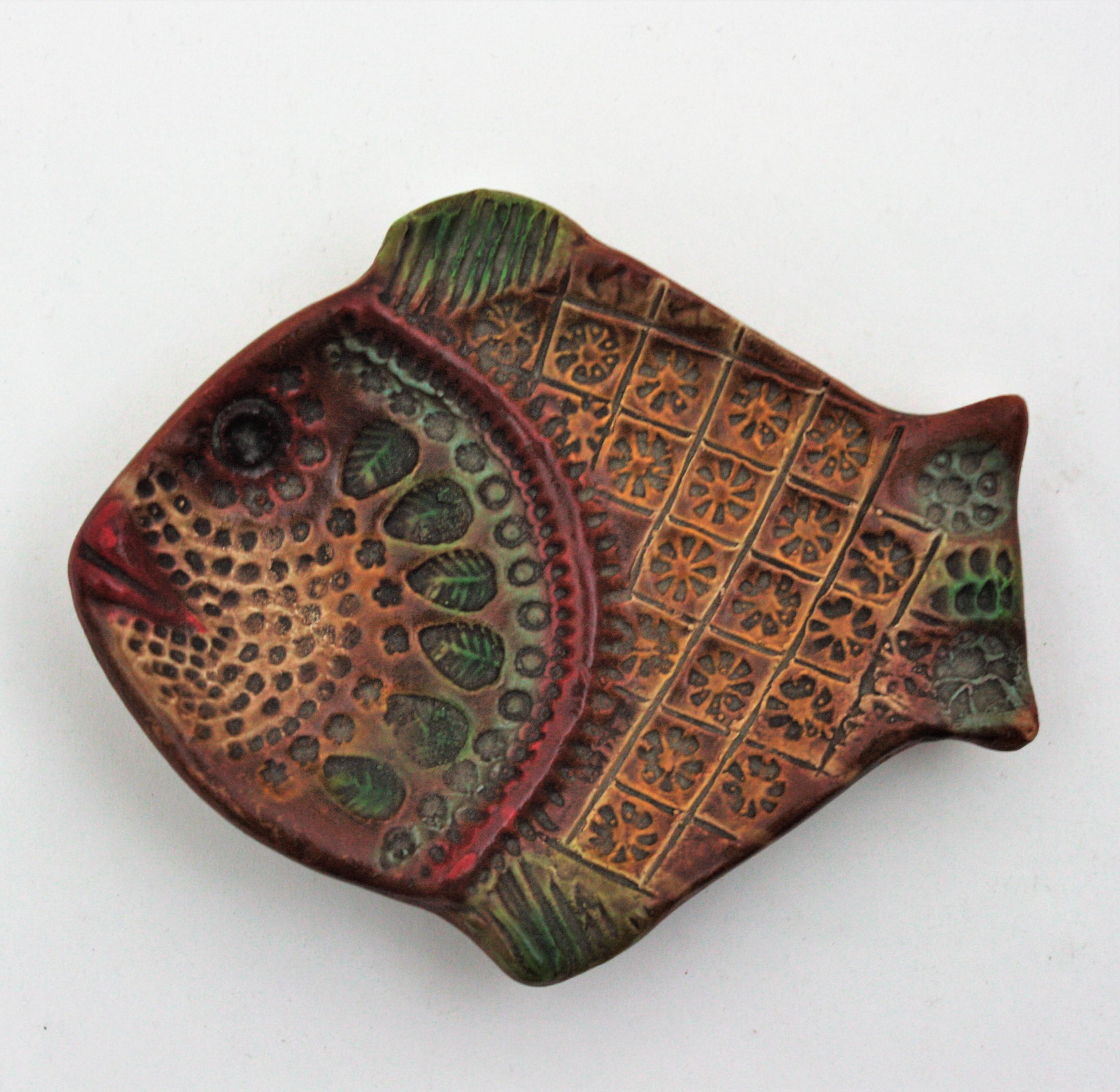 Glazed Midcentury Ceramic Fish Plates Wall Composition / Wall Decoration For Sale
