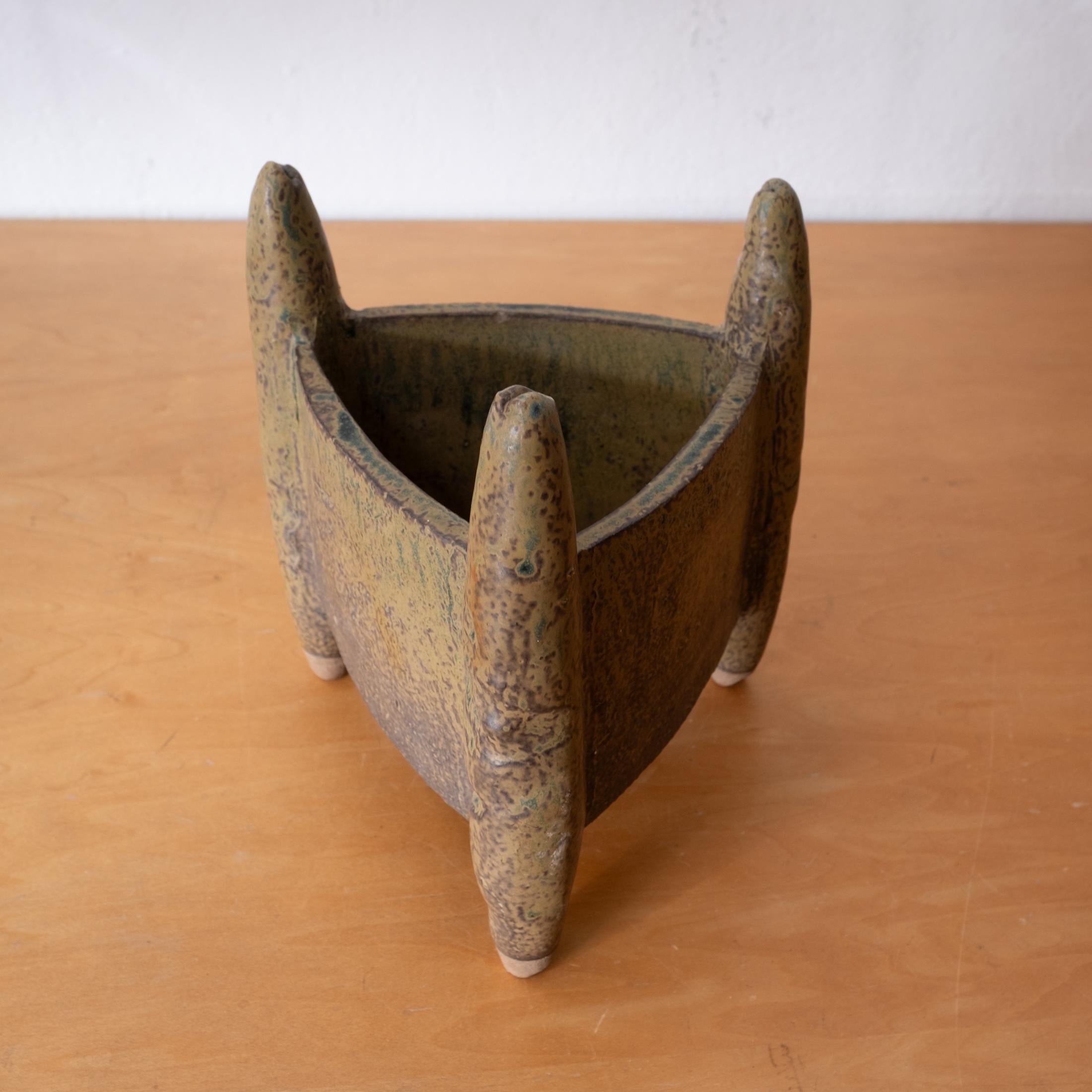 Mitte des Jahrhunderts Keramik Ikebana Dreieckige Stativ Vase Pflanzer Skulptur Japan 1960 im Angebot 6