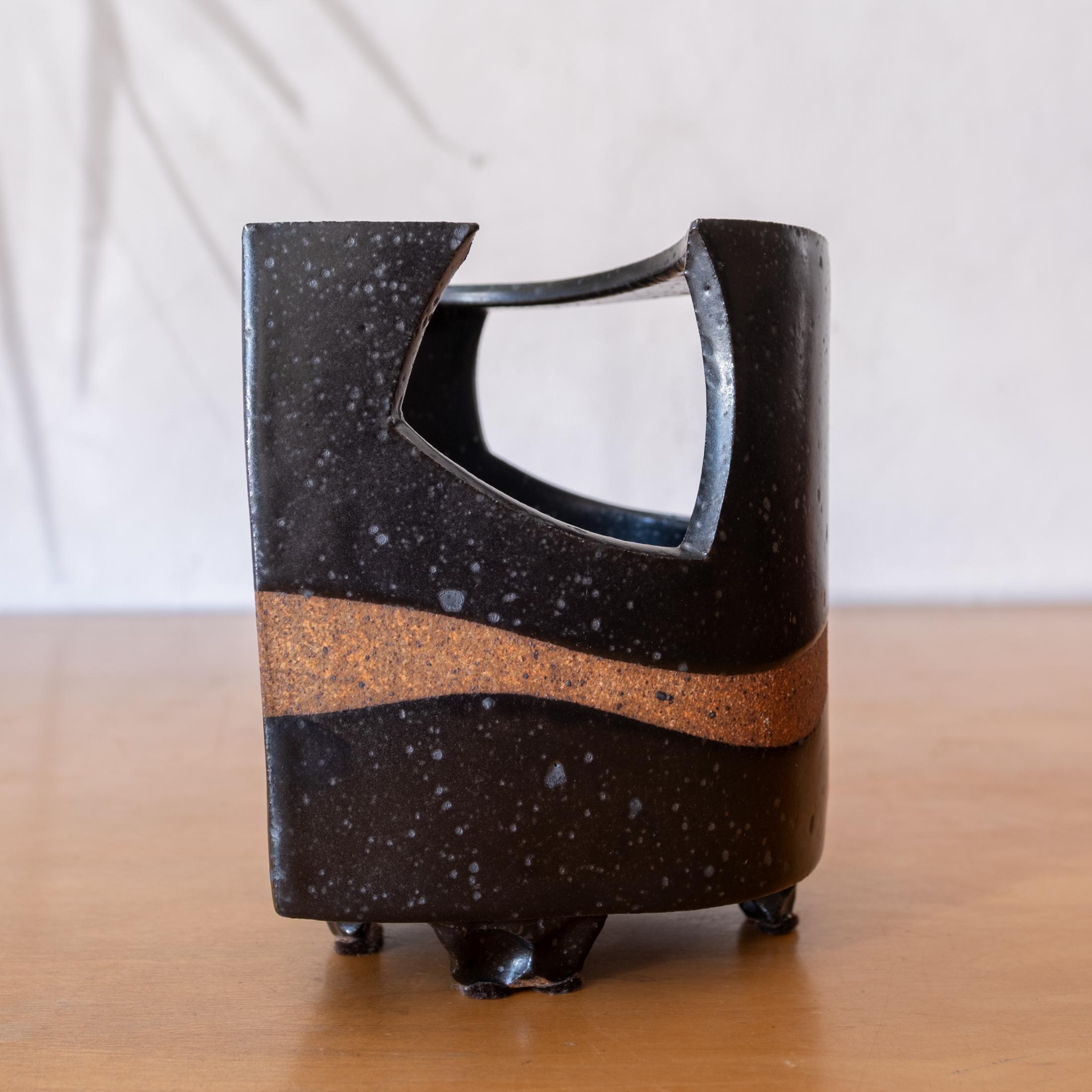 Giapponese Vaso scultura Ikebana in ceramica del Medioevo, Giappone 1960 in vendita