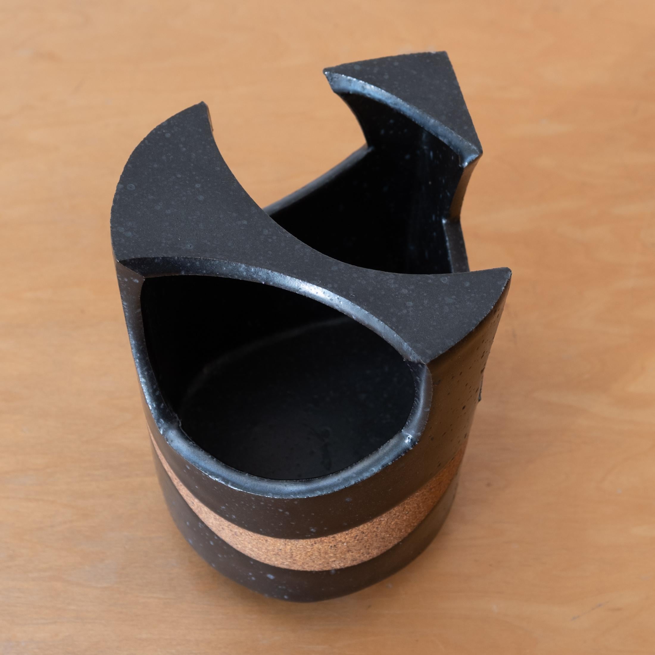 Ceramica Vaso scultura Ikebana in ceramica del Medioevo, Giappone 1960 in vendita