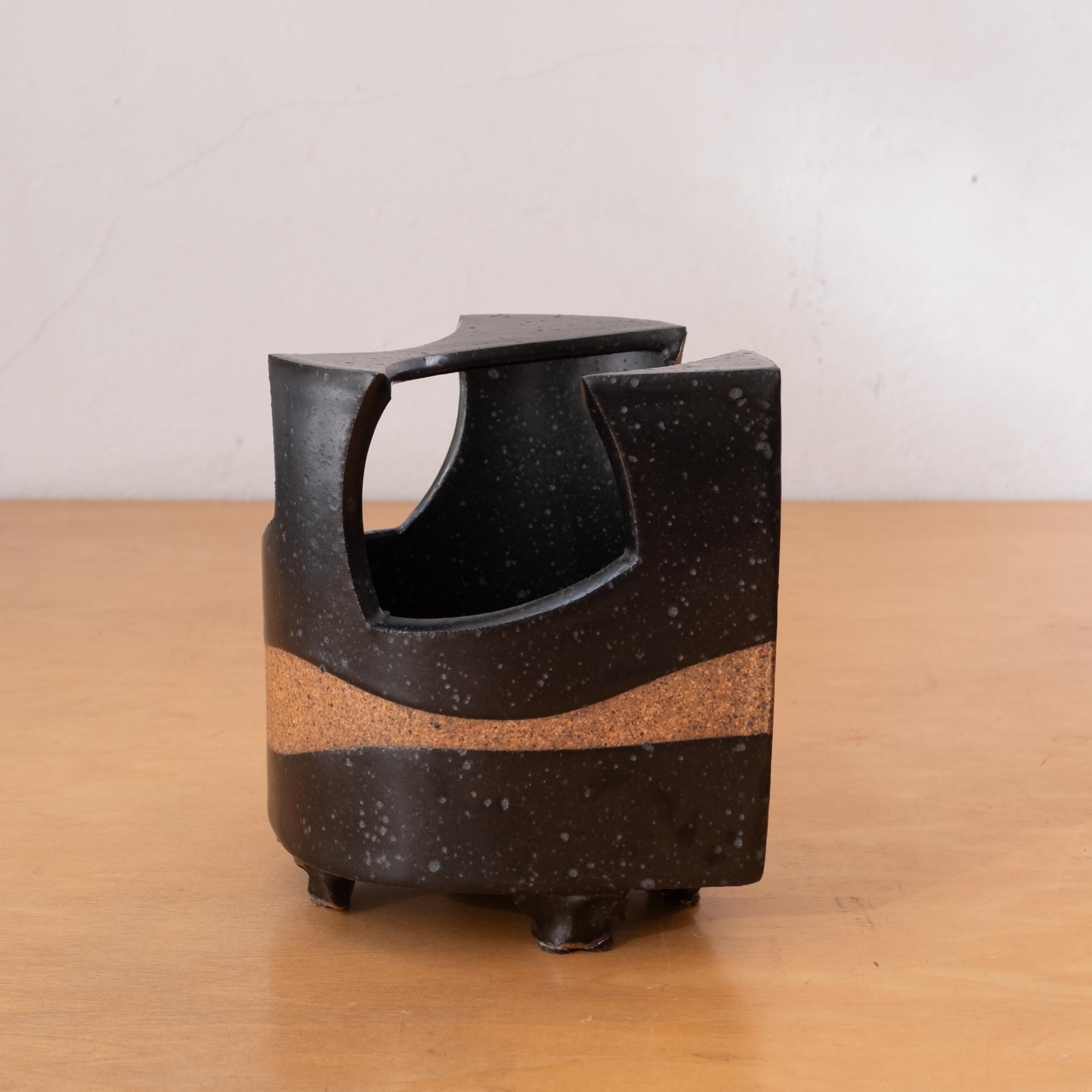 Vaso scultura Ikebana in ceramica del Medioevo, Giappone 1960 in vendita 1