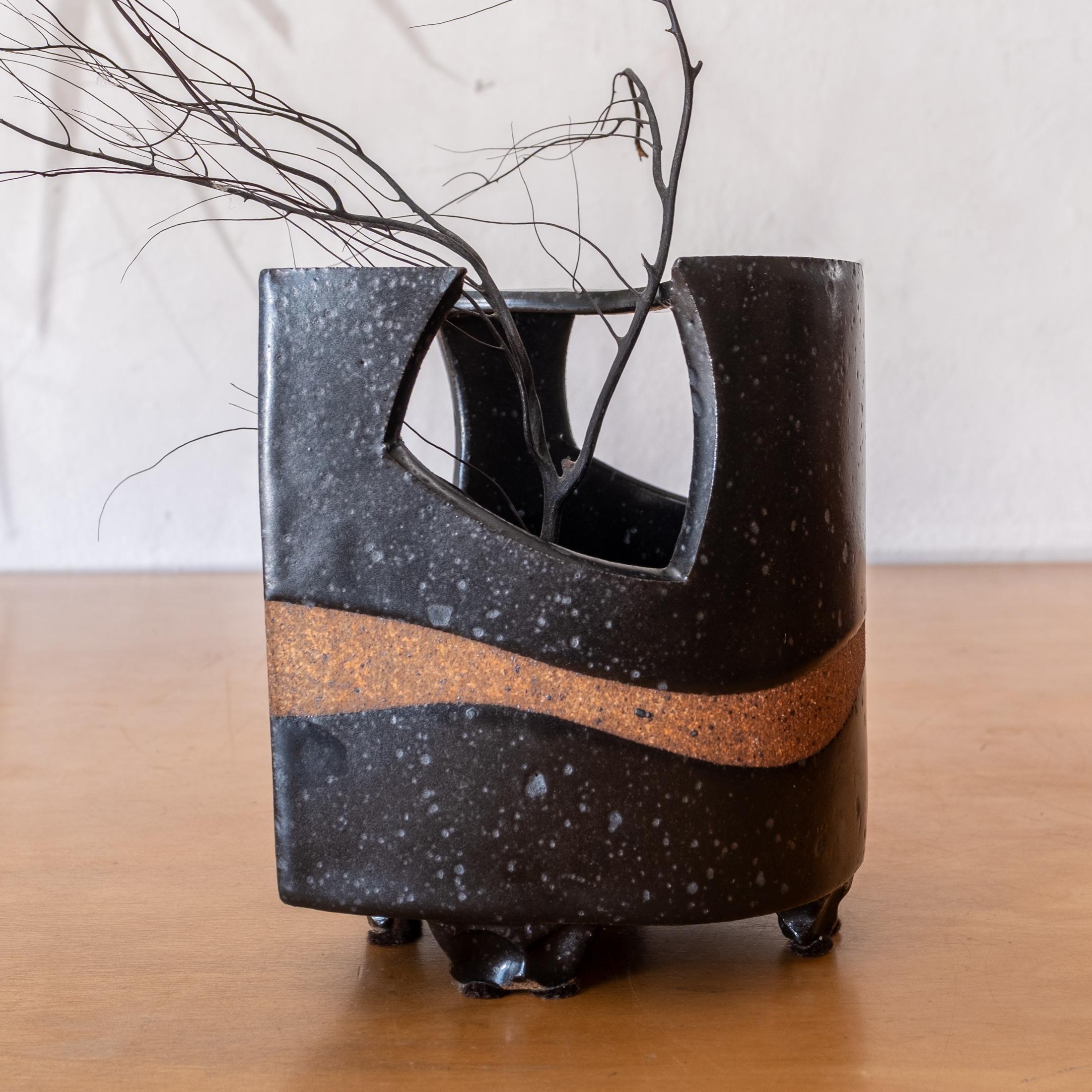 Vaso scultura Ikebana in ceramica del Medioevo, Giappone 1960 in vendita 2