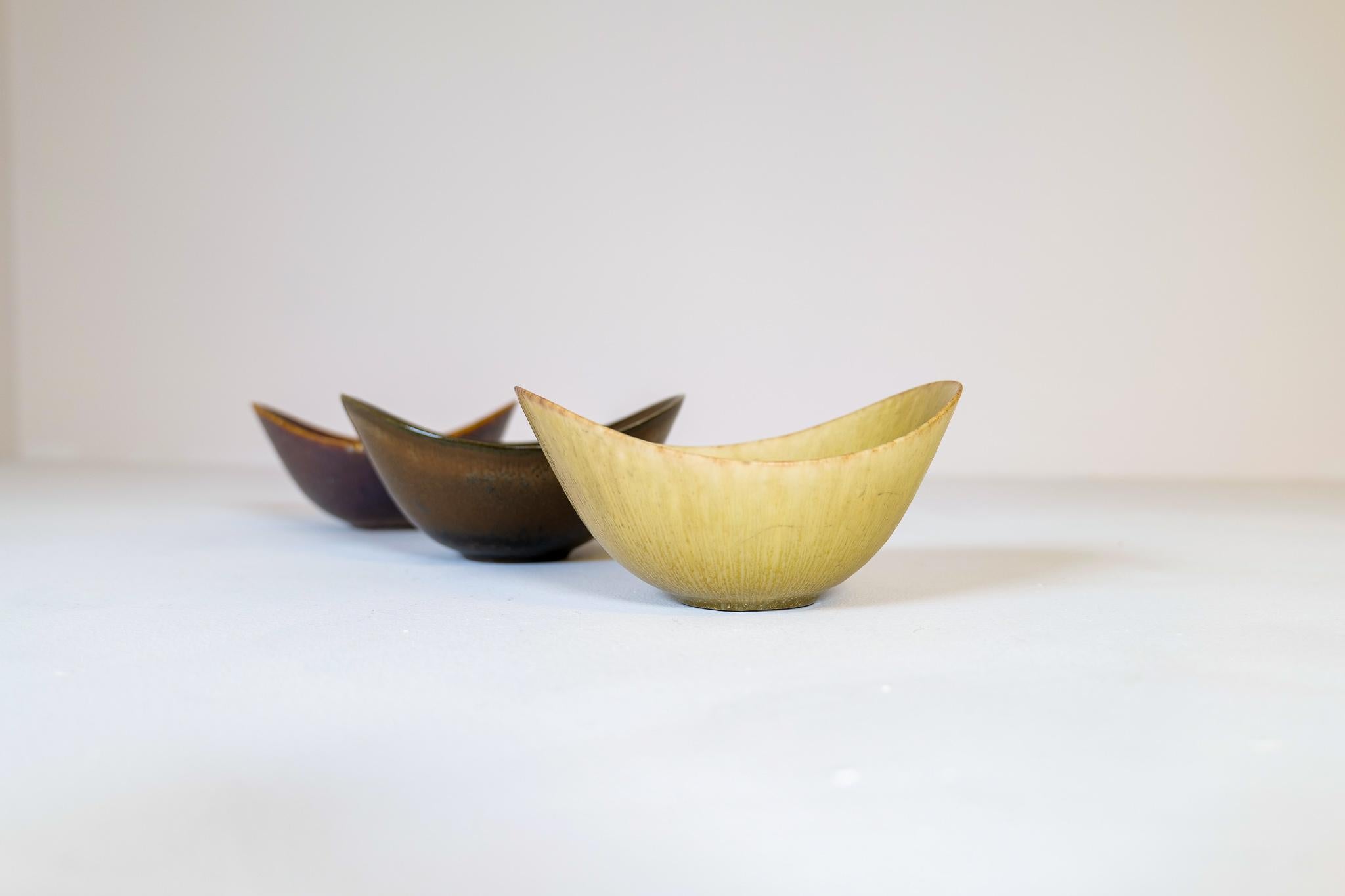 Mid-Century Modern Midcentury Modern Ceramic set of 3 Bowls Gunnar Nylund Rörstrand, Sweden For Sale
