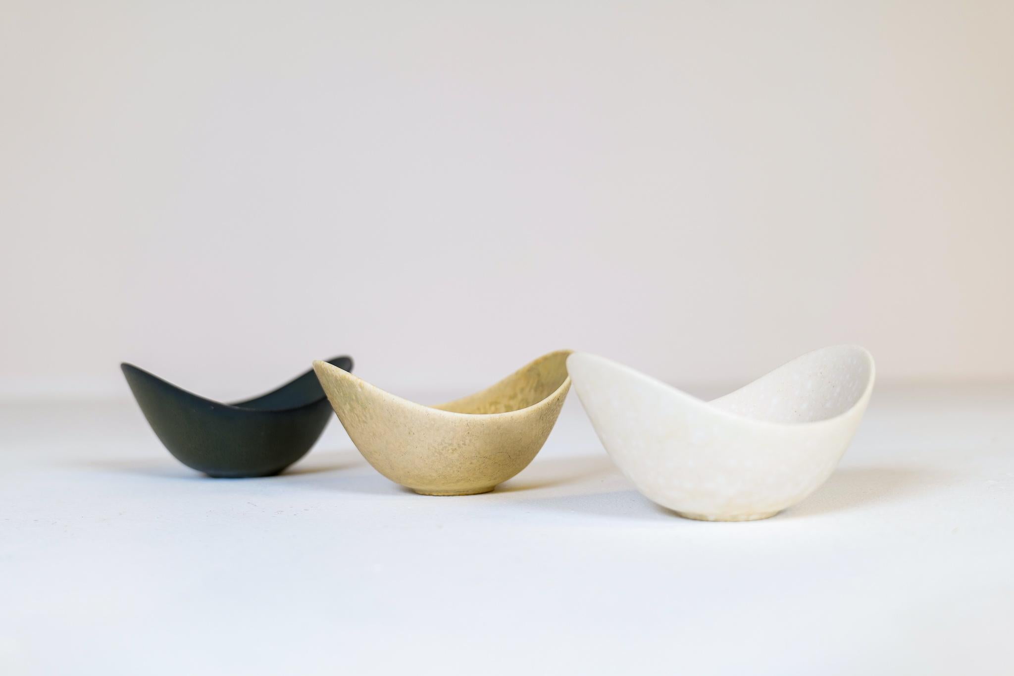 Mid-Century Modern Midcentury Modern Ceramic Set of 3 Bowls Gunnar Nylund Rörstrand, Sweden For Sale