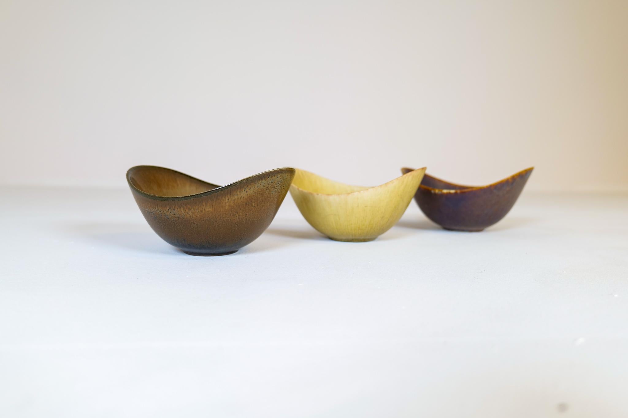 Mid-20th Century Midcentury Modern Ceramic set of 3 Bowls Gunnar Nylund Rörstrand, Sweden For Sale