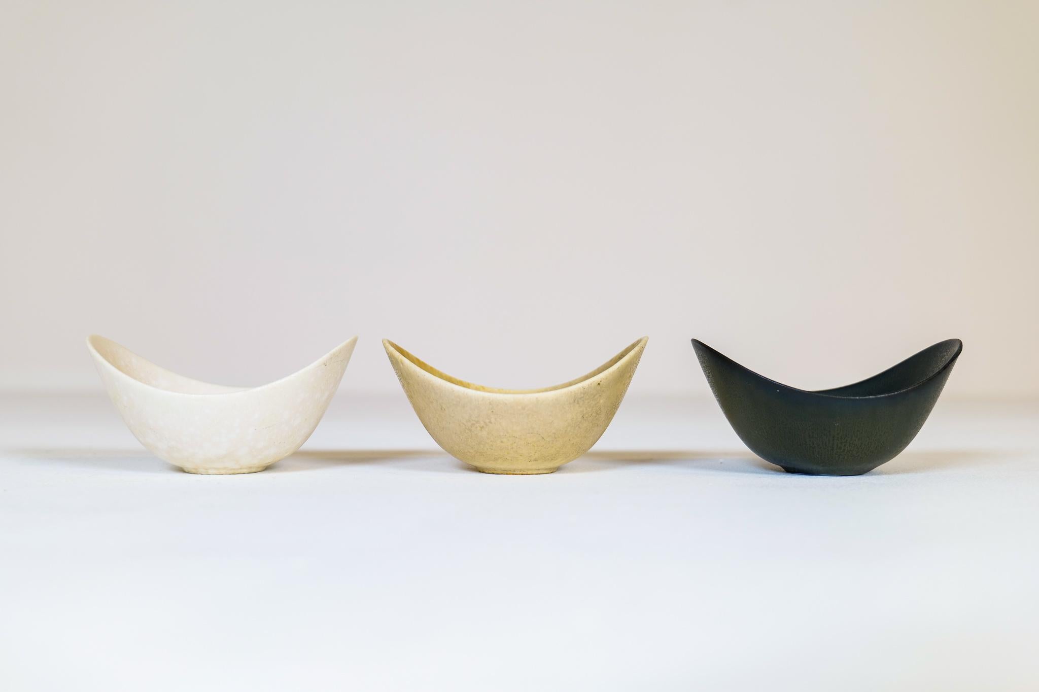 Mid-20th Century Midcentury Modern Ceramic Set of 3 Bowls Gunnar Nylund Rörstrand, Sweden For Sale