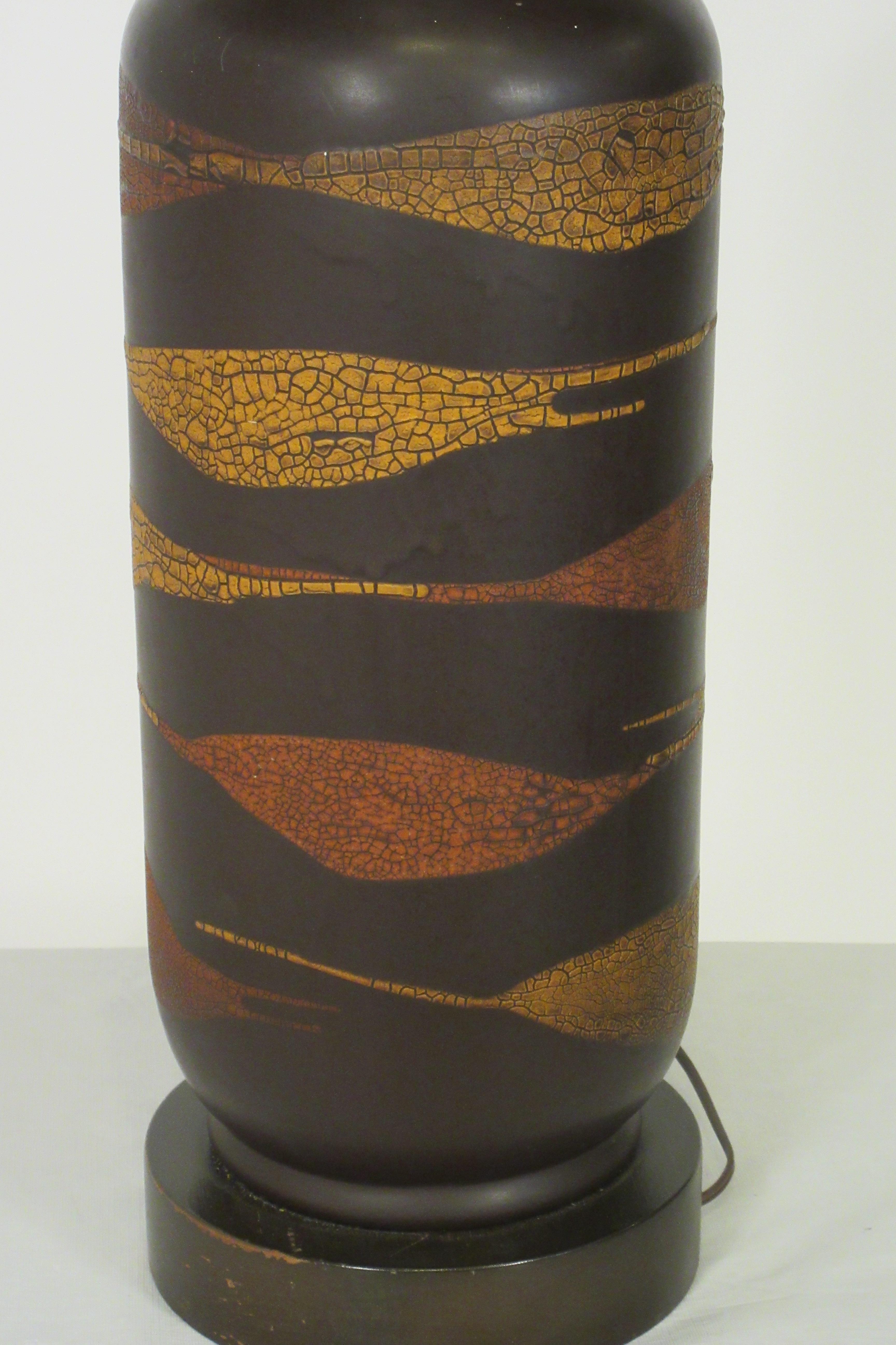 Midcentury Ceramic Snake Skin Pattern Brown Lamp on Wood Base For Sale 1
