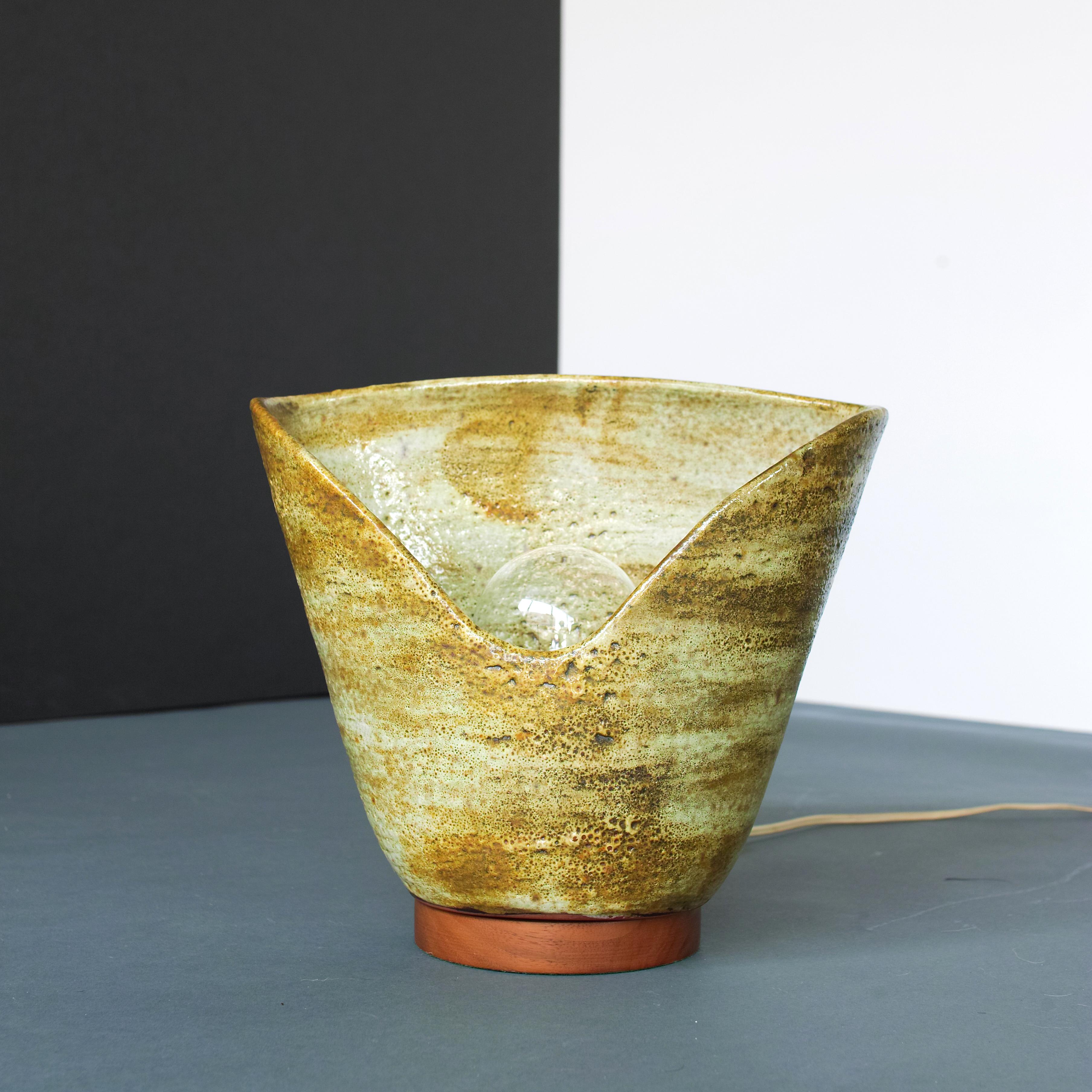 Lampe de table en céramique du milieu du siècle dernier attribuée à Design Technics en vente 8