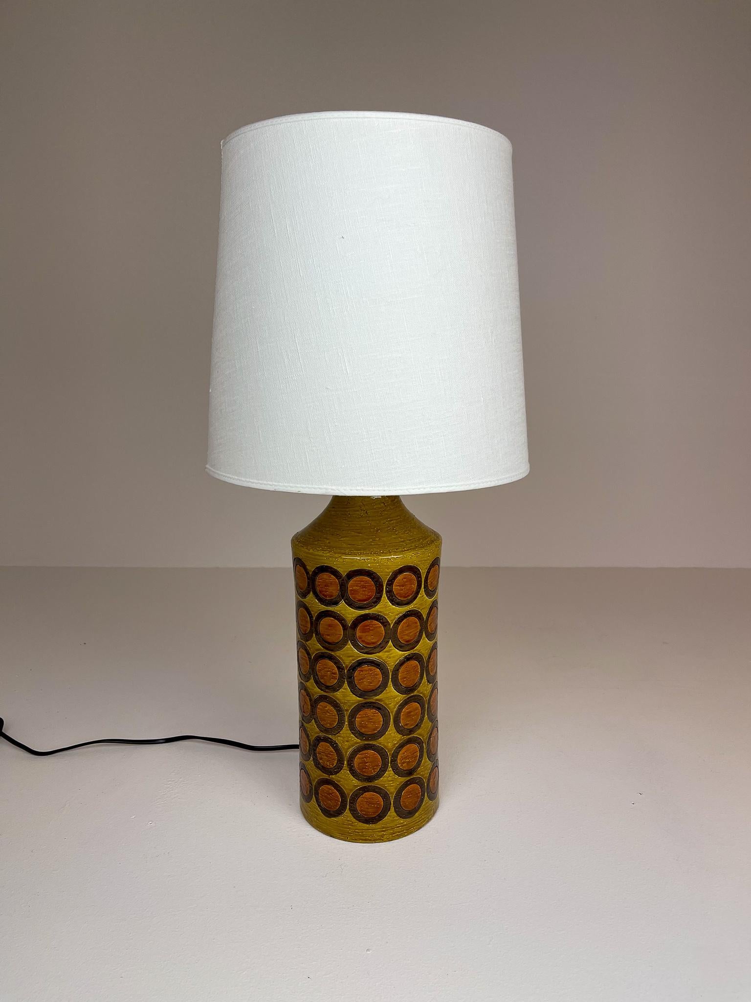 This ceramic table lamp was produced by Bitossi Italy for Bergboms lamp factory in Sweden, The iconic look of a table lamp from the late 1960s early 70s. 

Good vintage condition.

Dimensions: H 42 cm D 14 cm with shade H 62 cm.

 
 