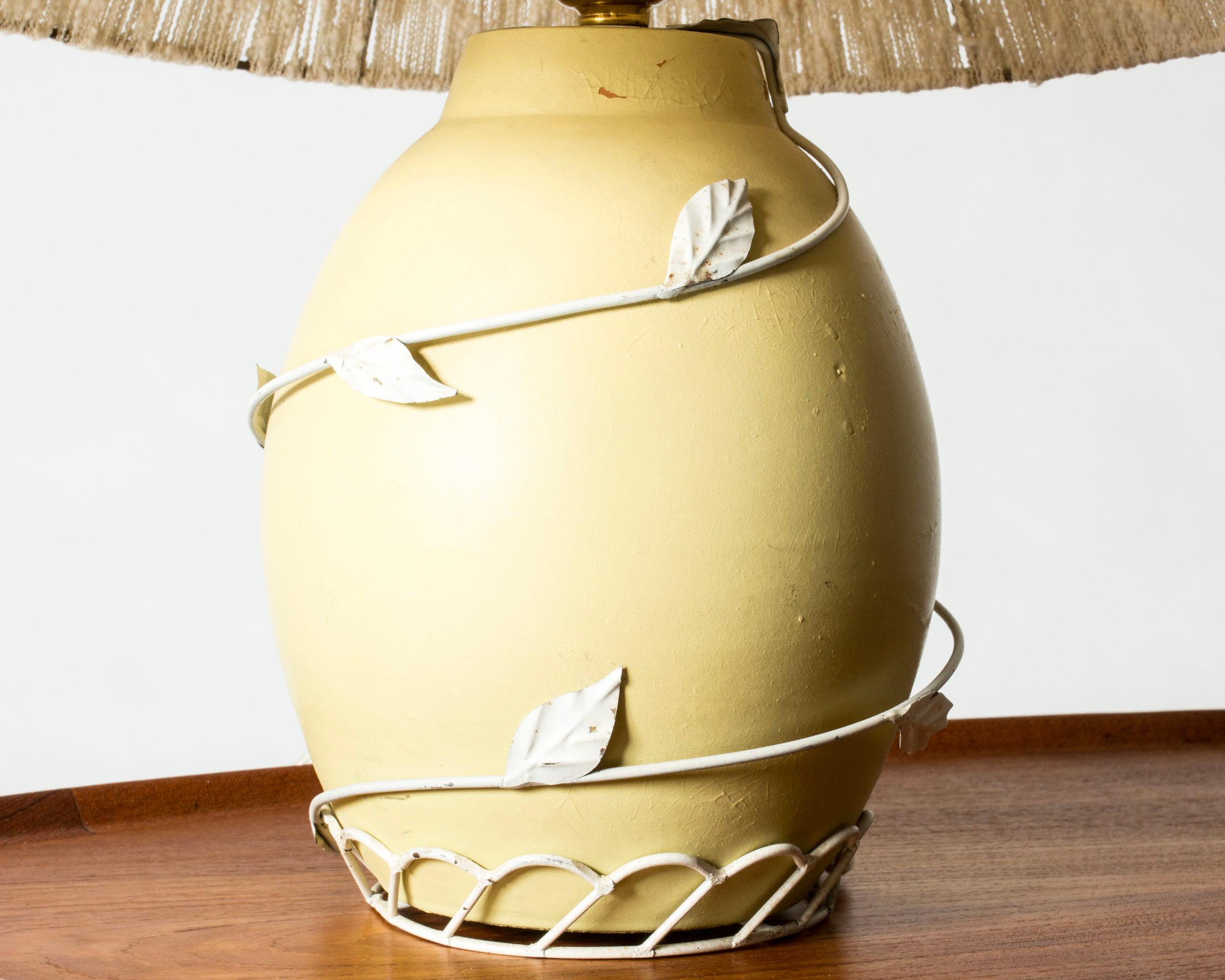Metà XX secolo Lampada da tavolo in ceramica del Medioevo, Corona Belysningskultur, Svezia, anni '40