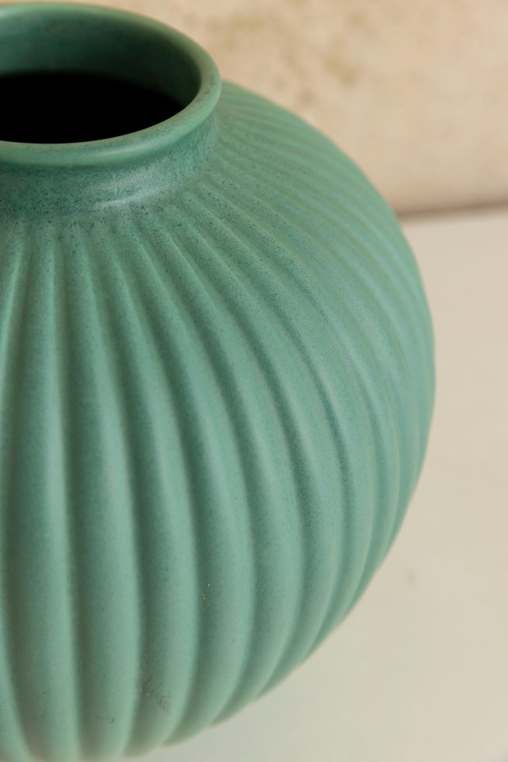 Italian Midcentury ceramic vase by Gio Ponti for Richard Ginori, Italy 1947