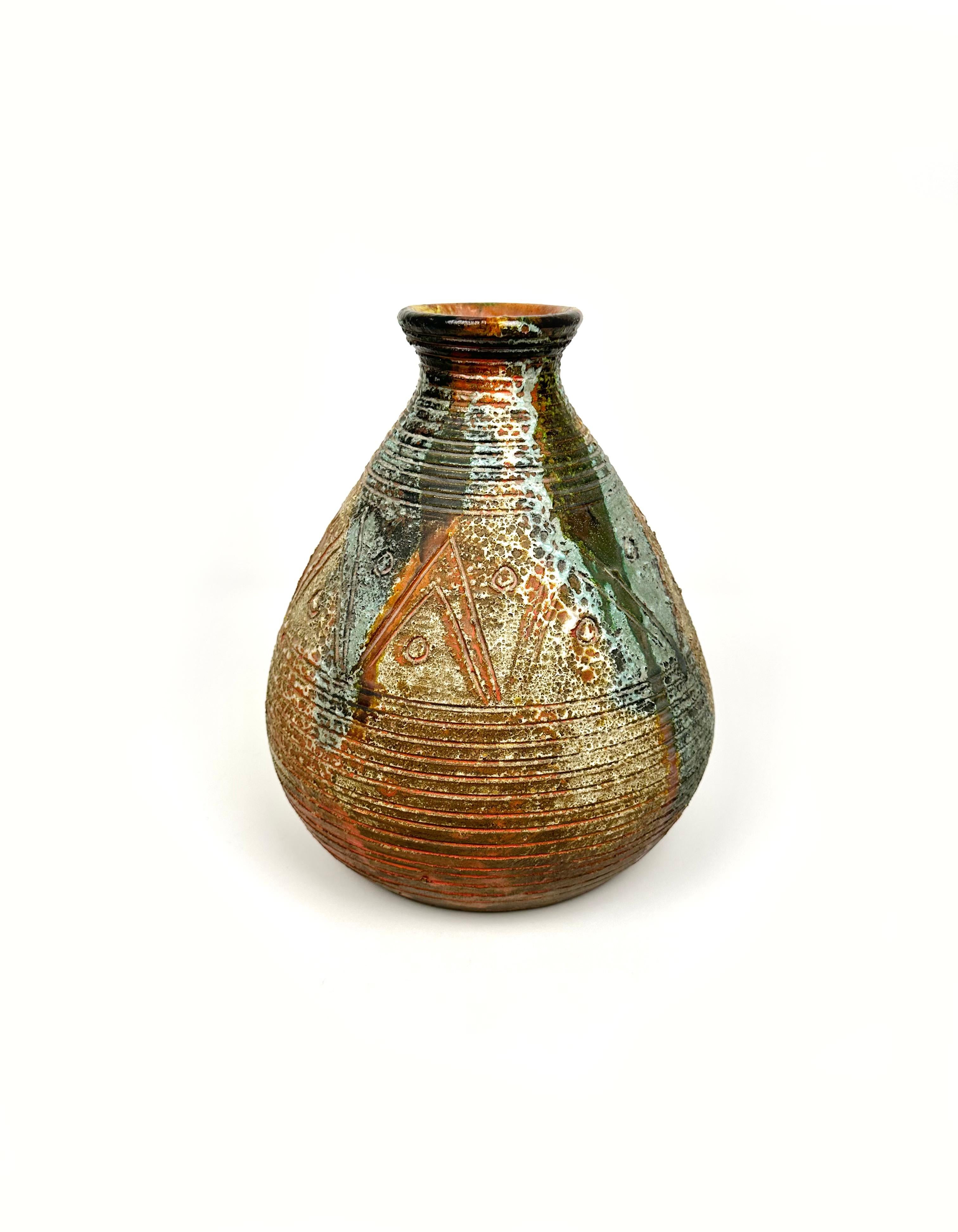 italien Vase en céramique du milieu du siècle dernier de l'artiste sardois Claudio Pulli, Italie, 1970 en vente