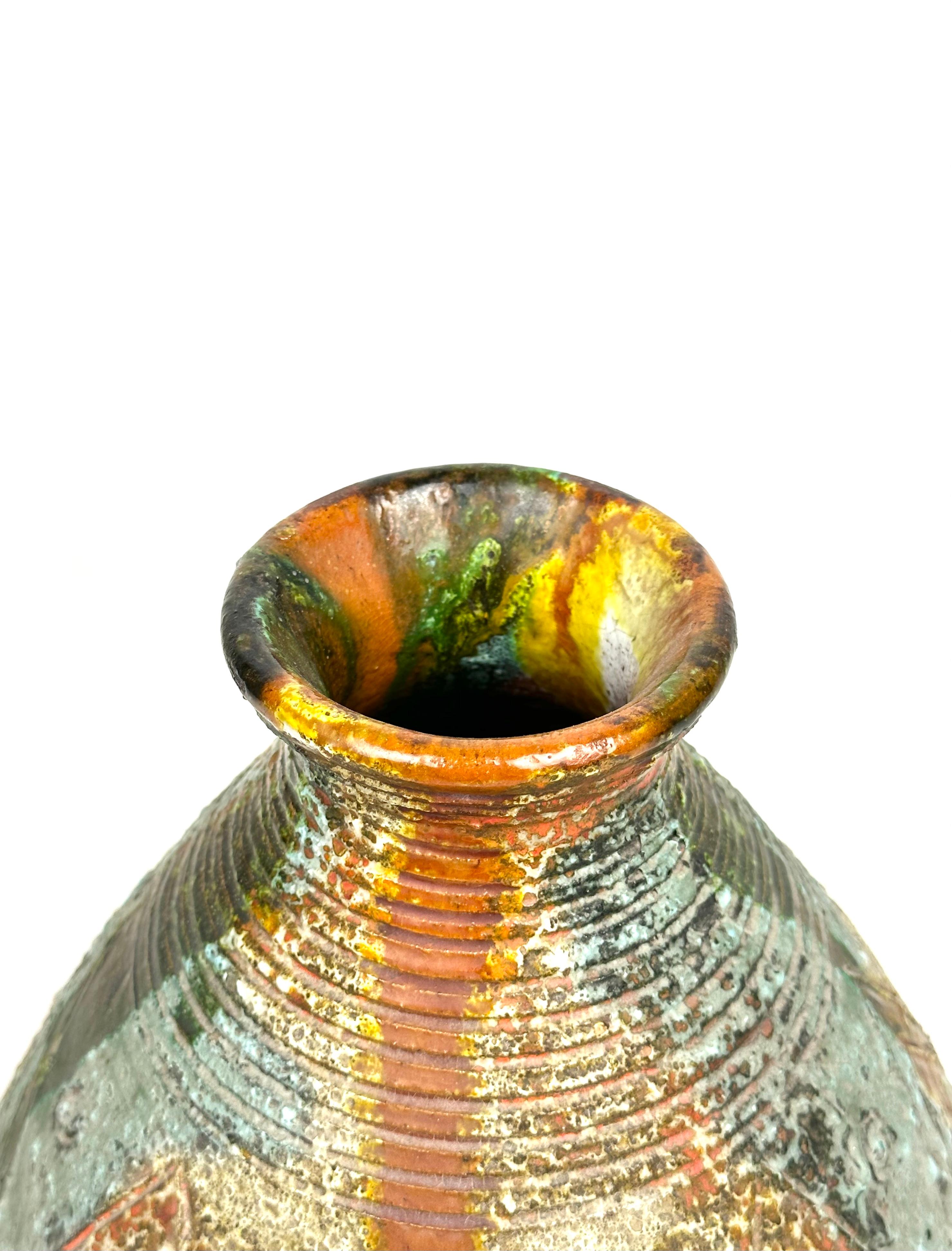 Céramique Vase en céramique du milieu du siècle dernier de l'artiste sardois Claudio Pulli, Italie, 1970 en vente
