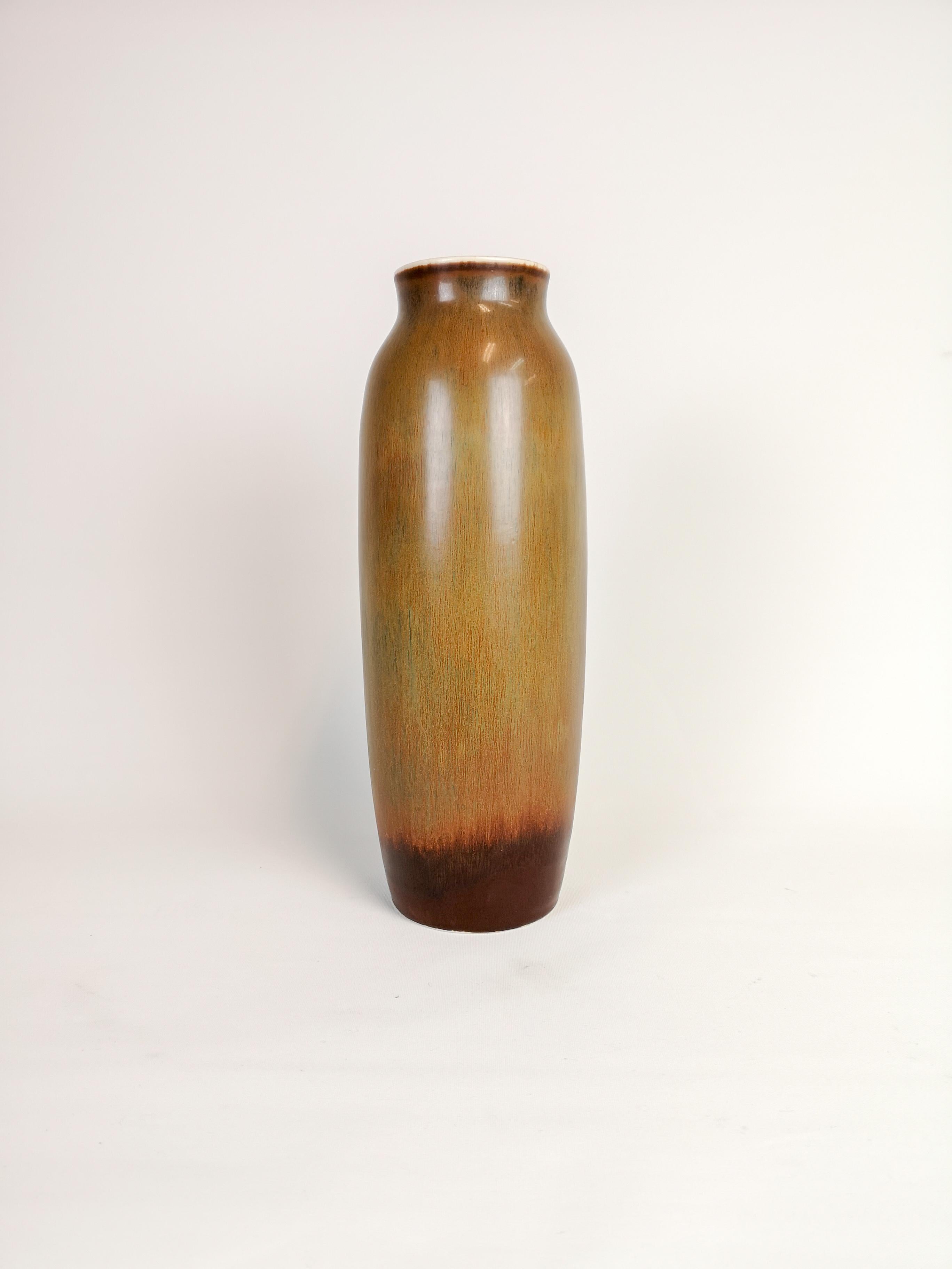 This wonderful sculptured vase with its intense harfur glaze, which shifts in different colors. The vase made by Rörstrand Sweden and designed by Carl-Harry Stålhane. 

Very good condition.

Measures: H 31 cm, W 11 cm.
  