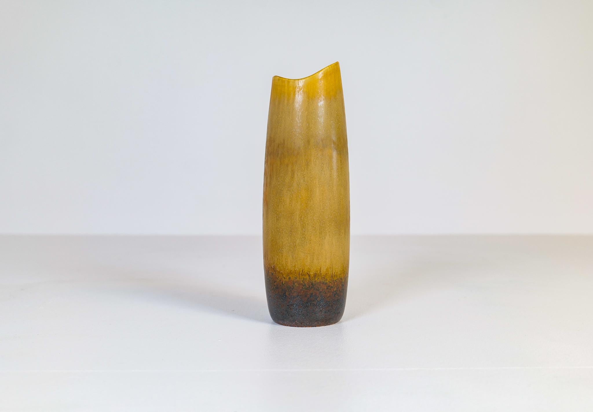 Vase en céramique moderne du milieu du siècle Gunnar Nylund Rörstrand, Suède, années 1950 Bon état - En vente à Hillringsberg, SE