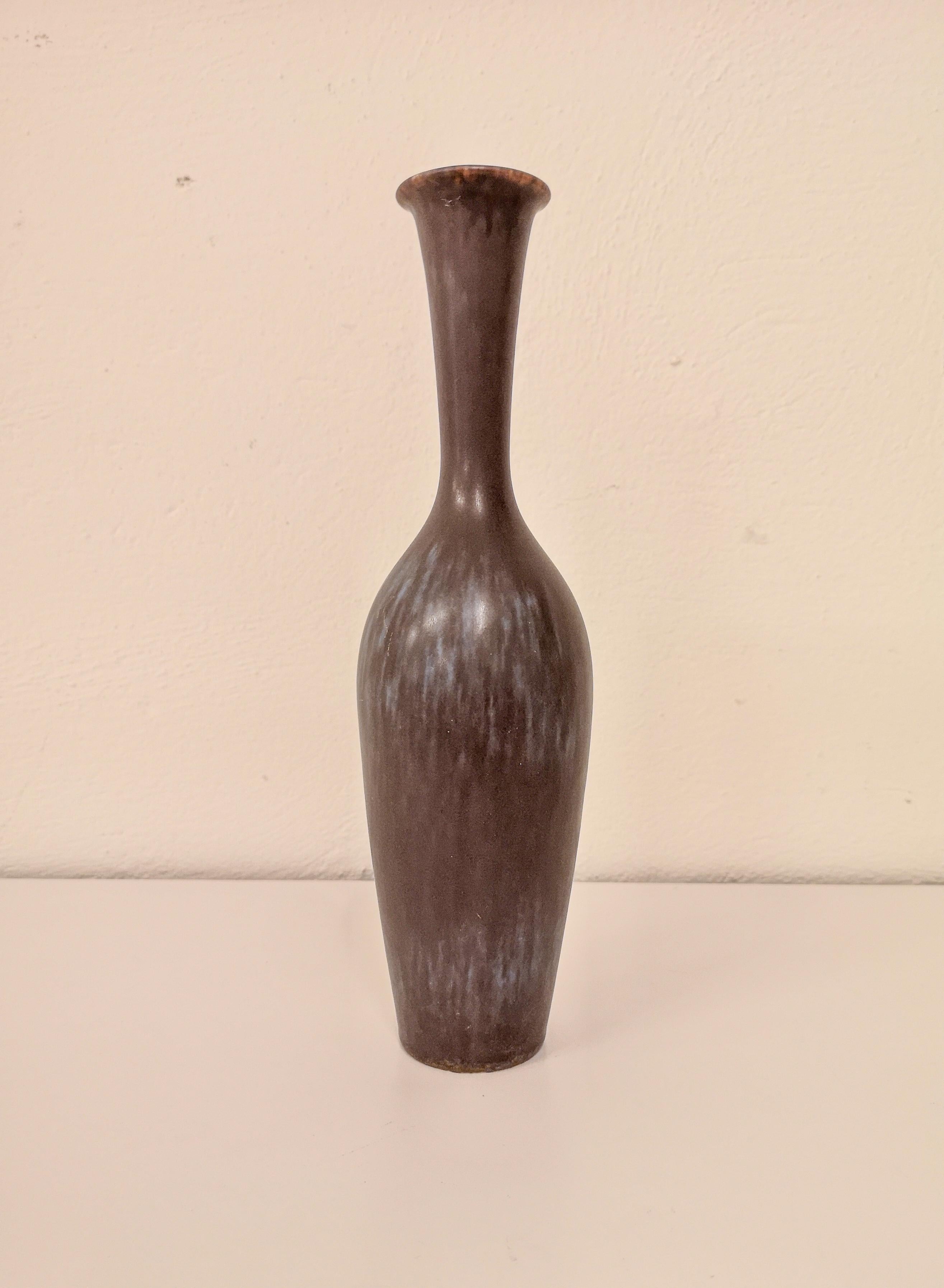 Mid-Century Modern Vase en céramique du milieu du siècle Gunnar Nylund Rörstrand:: Suède en vente