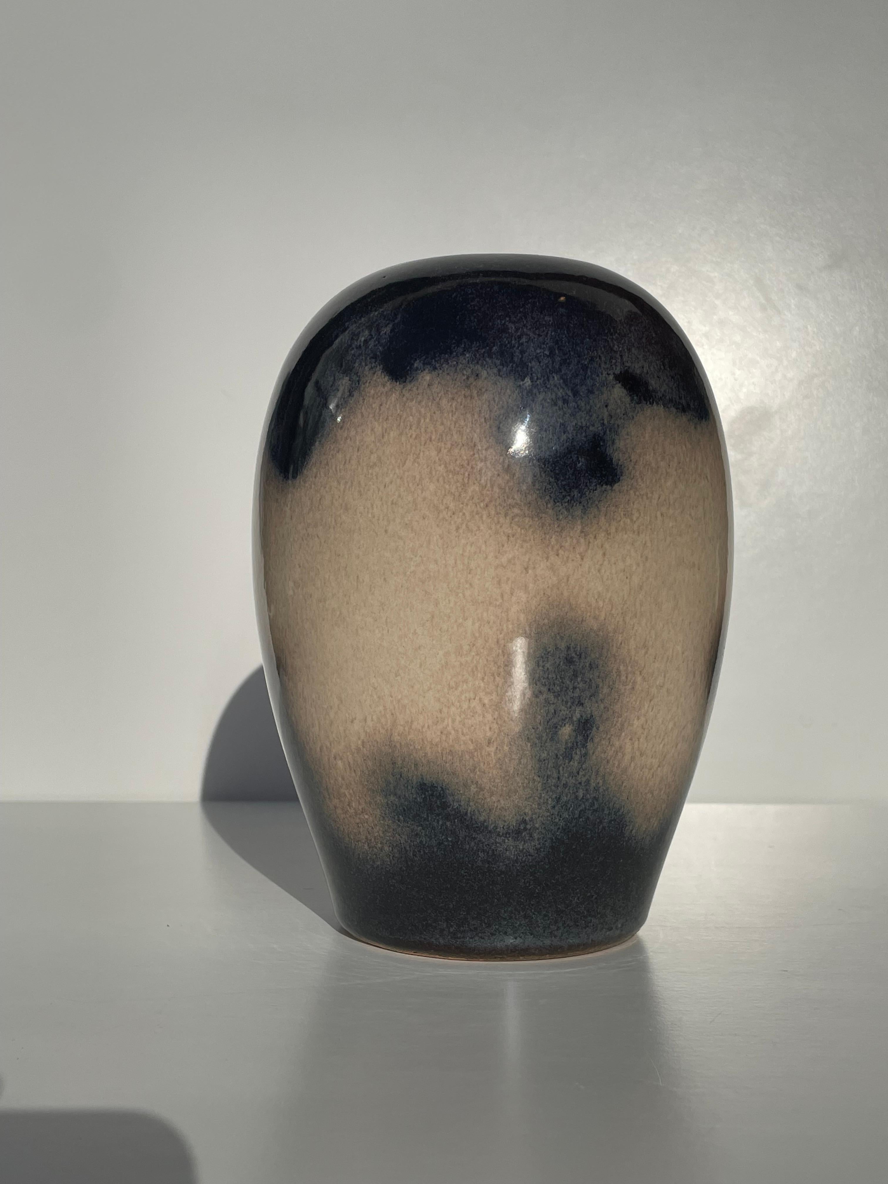 Vase en céramique du milieu du siècle dernier avec décor émaillé nuageux Bon état - En vente à Copenhagen, DK