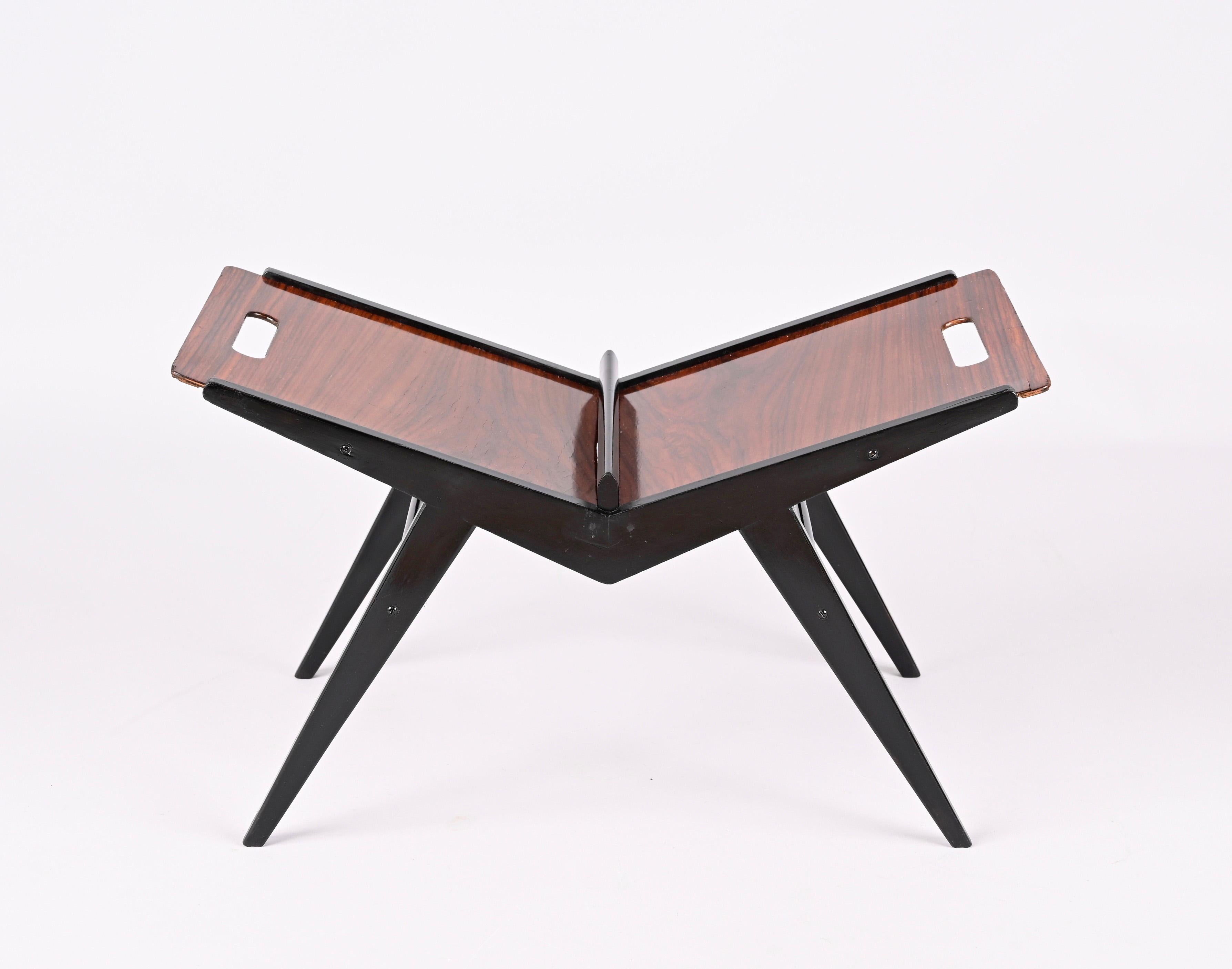 Mid-Century Cesare Lacca Black Lacquered Beech Wood Italian Magazine Rack, 1950s In Good Condition For Sale In Roma, IT