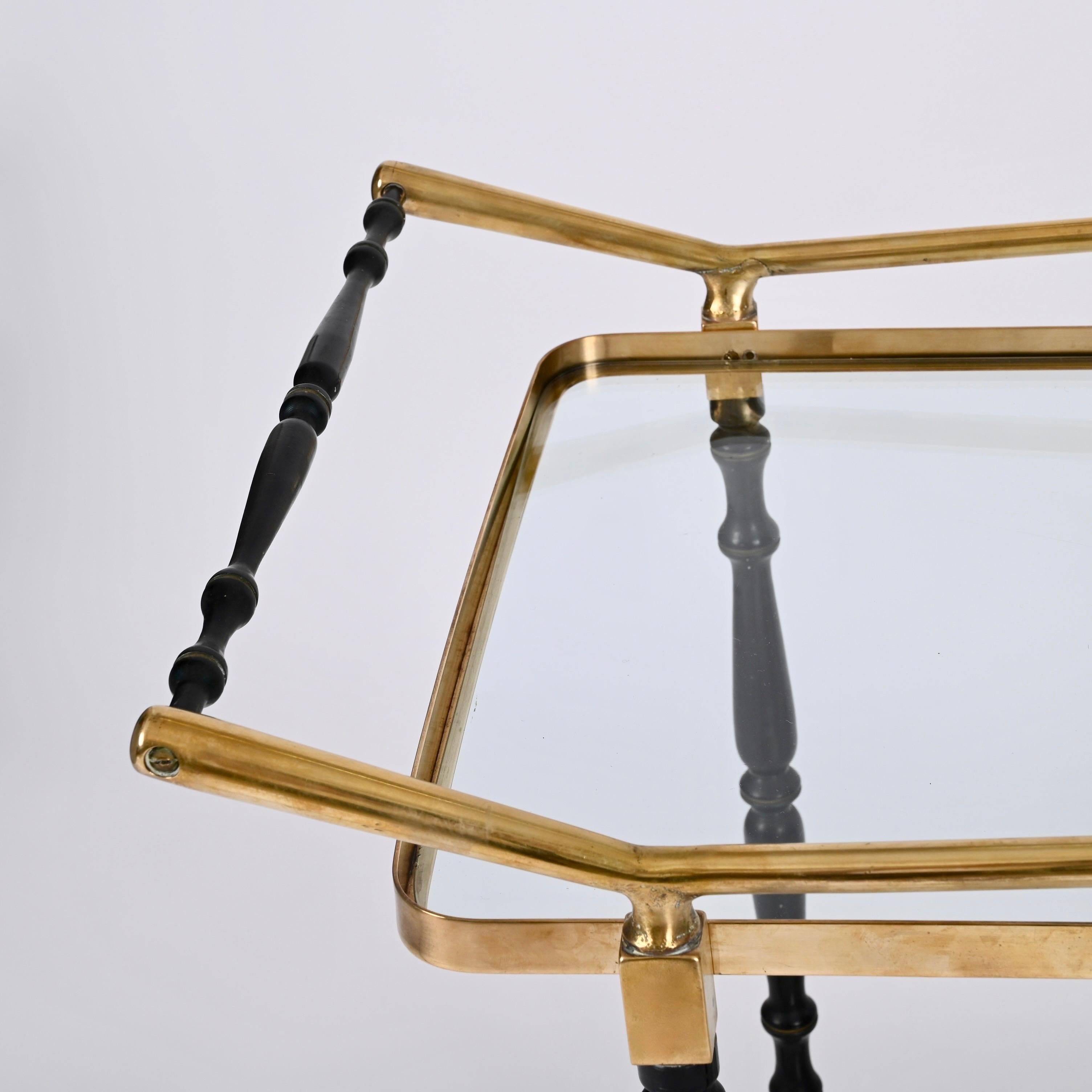 Midcentury Cesare Lacca Brass and Black Lacquer Wood Italian Bar Cart, 1950s In Good Condition For Sale In Roma, IT