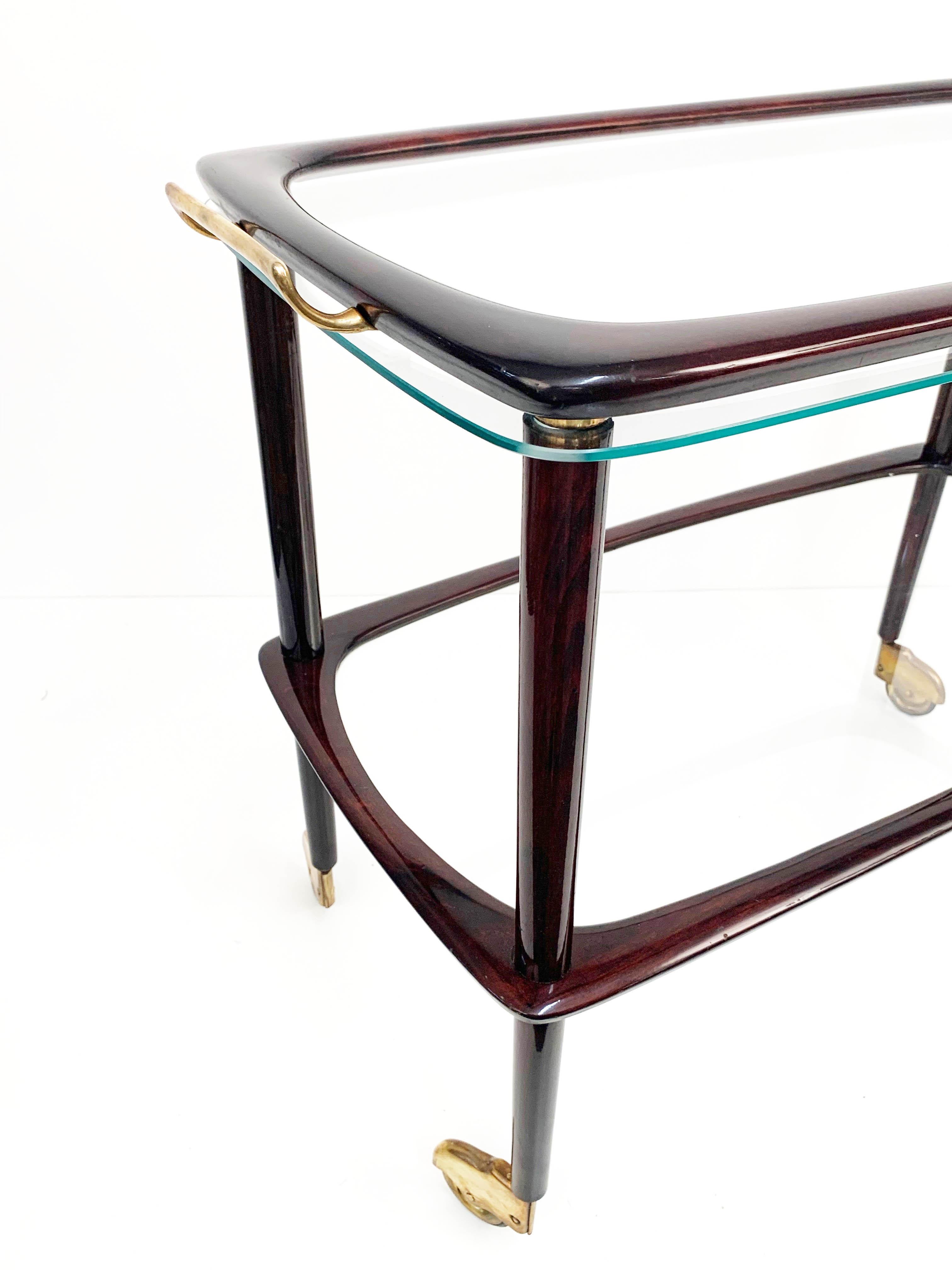 Ottone Carrello da bar italiano in Wood Wood di Cesare Lacca con vassoio di vetro, anni '50