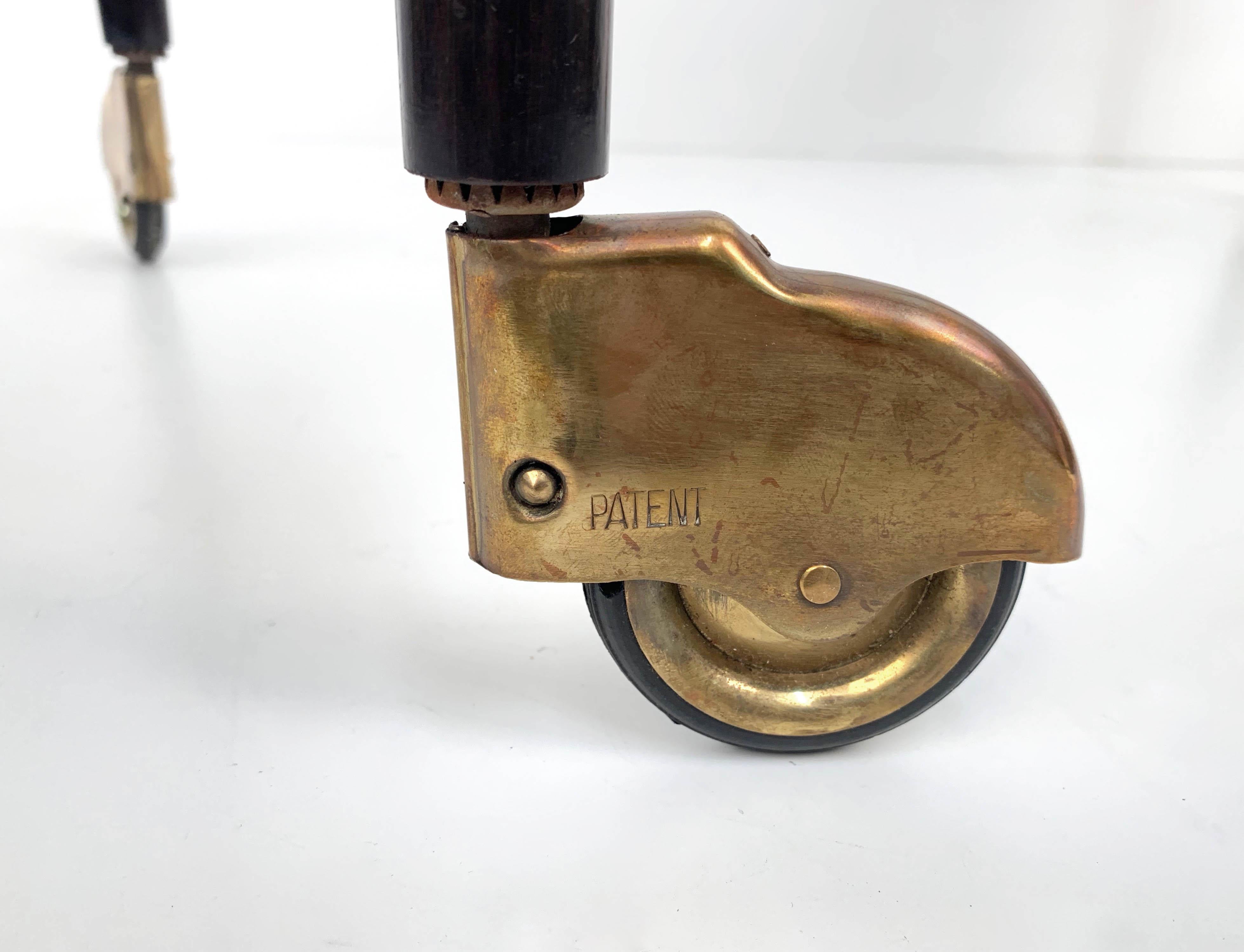 Carrello da bar italiano in Wood Wood di Cesare Lacca con vassoio di vetro, anni '50 2