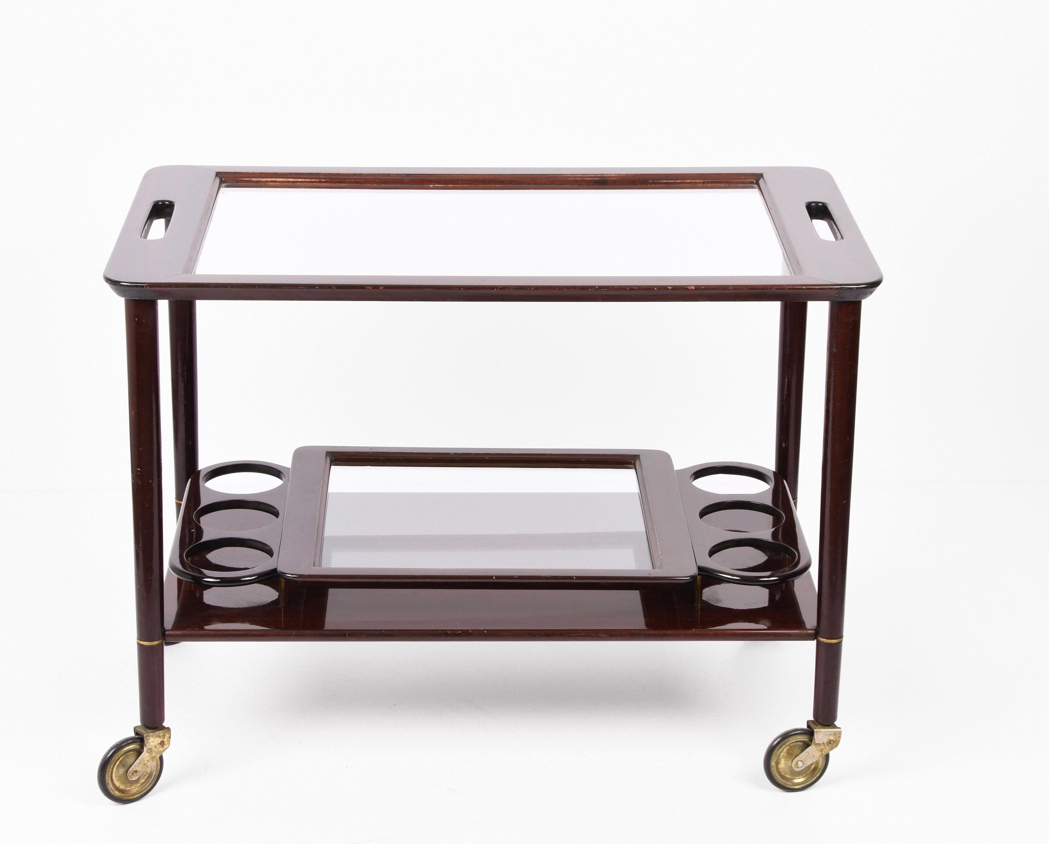 Fantastic midcentury wood bar cart with glass serving trays. This amazing piece is attributed to Cesare Lacca and it was designed in Italy during the 1950s.

This wonderful piece comes with a removable glass tray and has an ergonomic bottle holder,