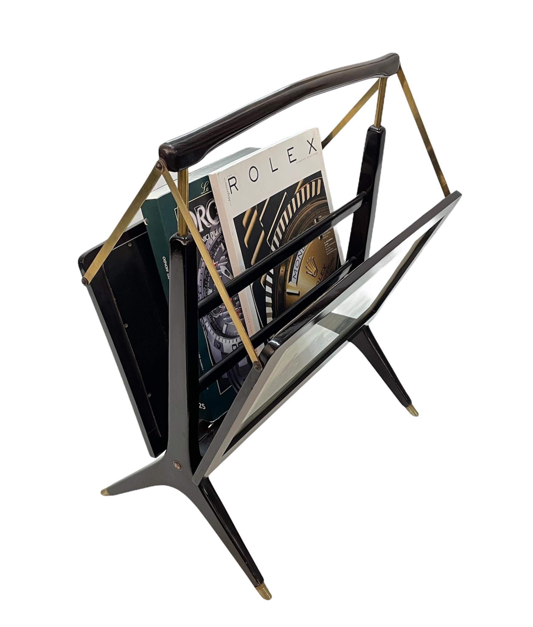 Wonderful midcentury lacquered wood magazine rack. It was designed by Cesare Lacca produced in Milan, Italy, during the 1950s.

It is both elegant and functional, as wood and brass are perfectly mixed creating an astonishing midcentury balance and