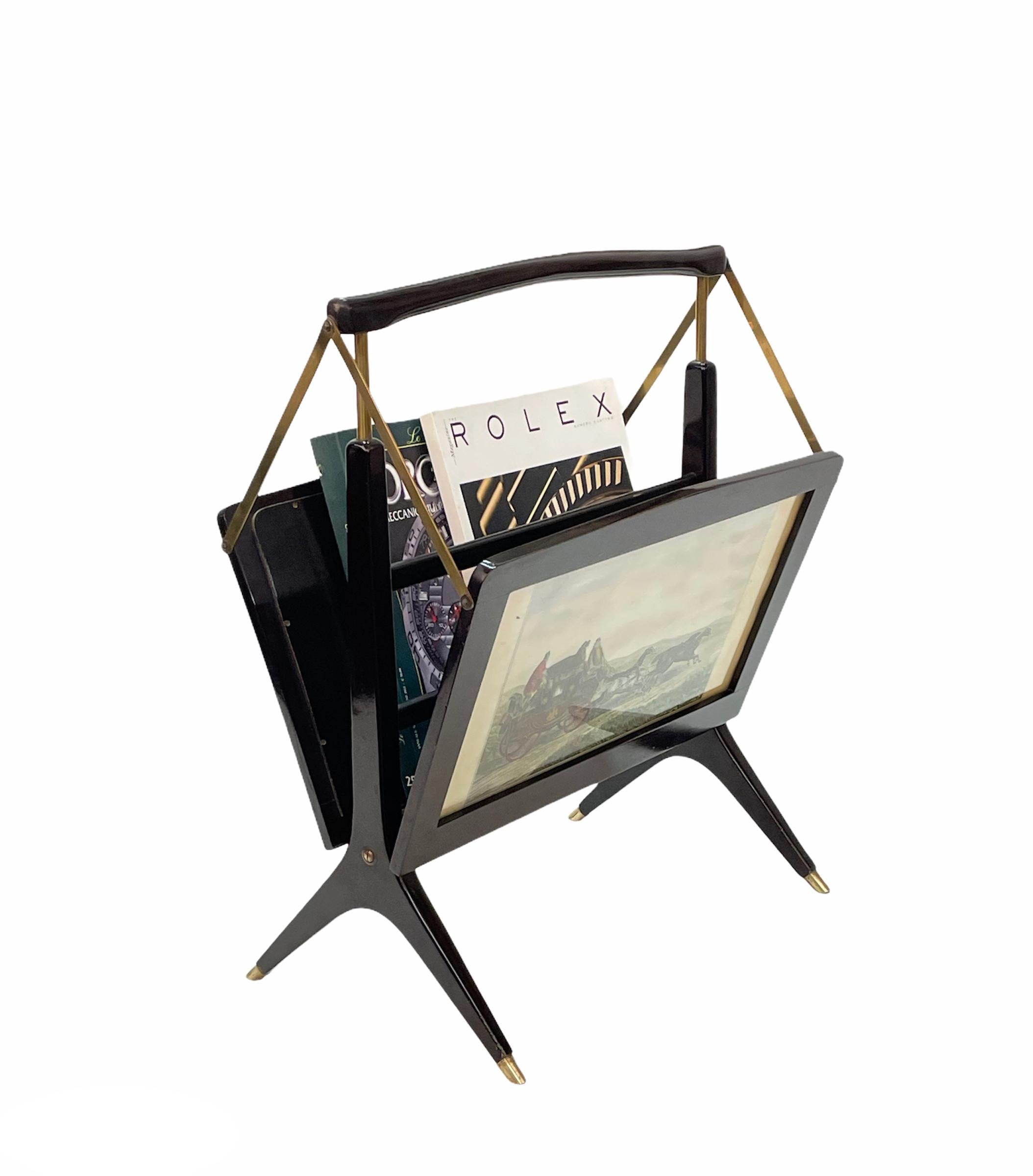 Midcentury Cesare Lacca Wood and Brass Italian Foldable Magazine Rack, 1950s In Good Condition For Sale In Roma, IT