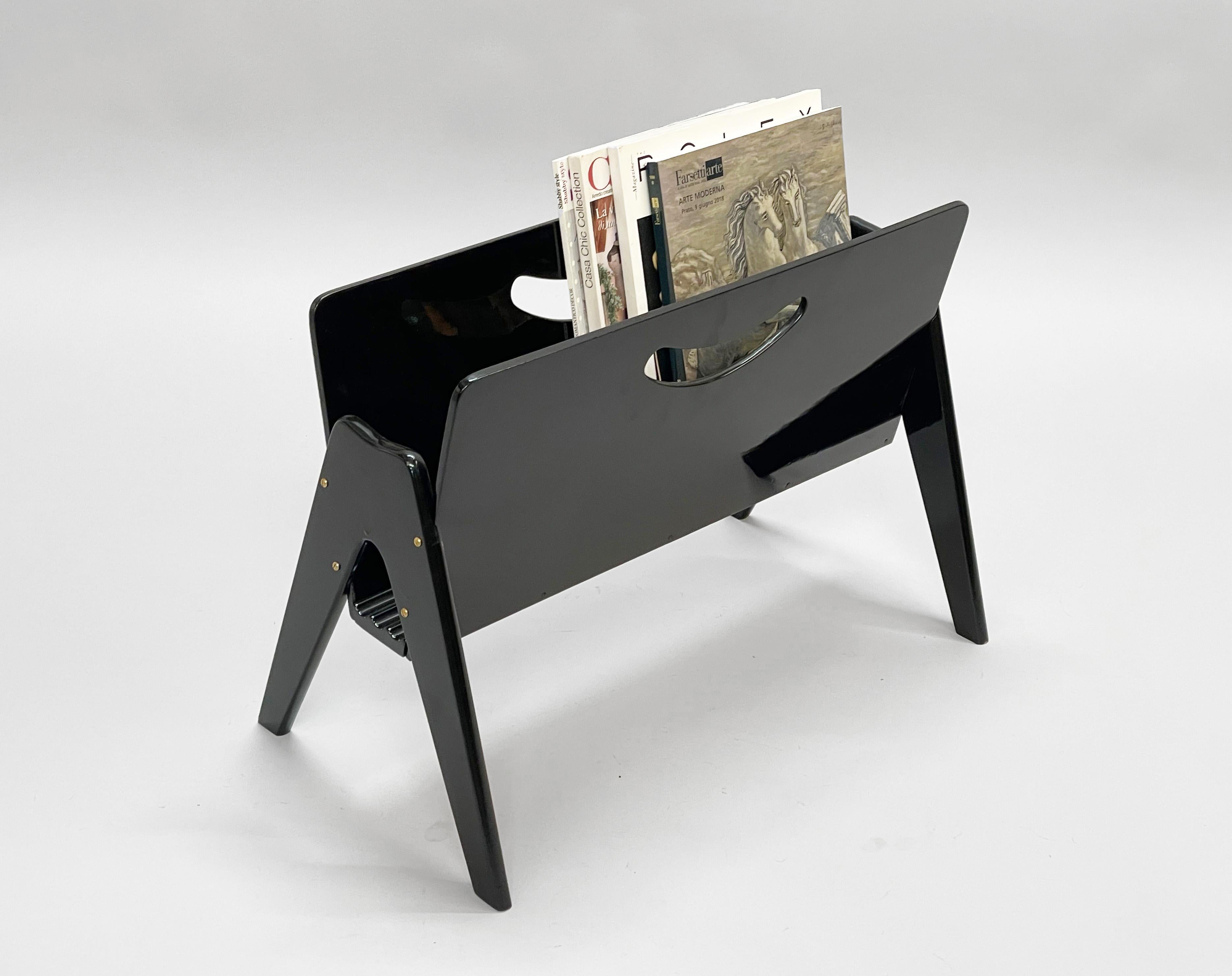 Midcentury Cesare Lacca Wood lacquered black Italian Magazine Rack, 1950s In Good Condition In Roma, IT