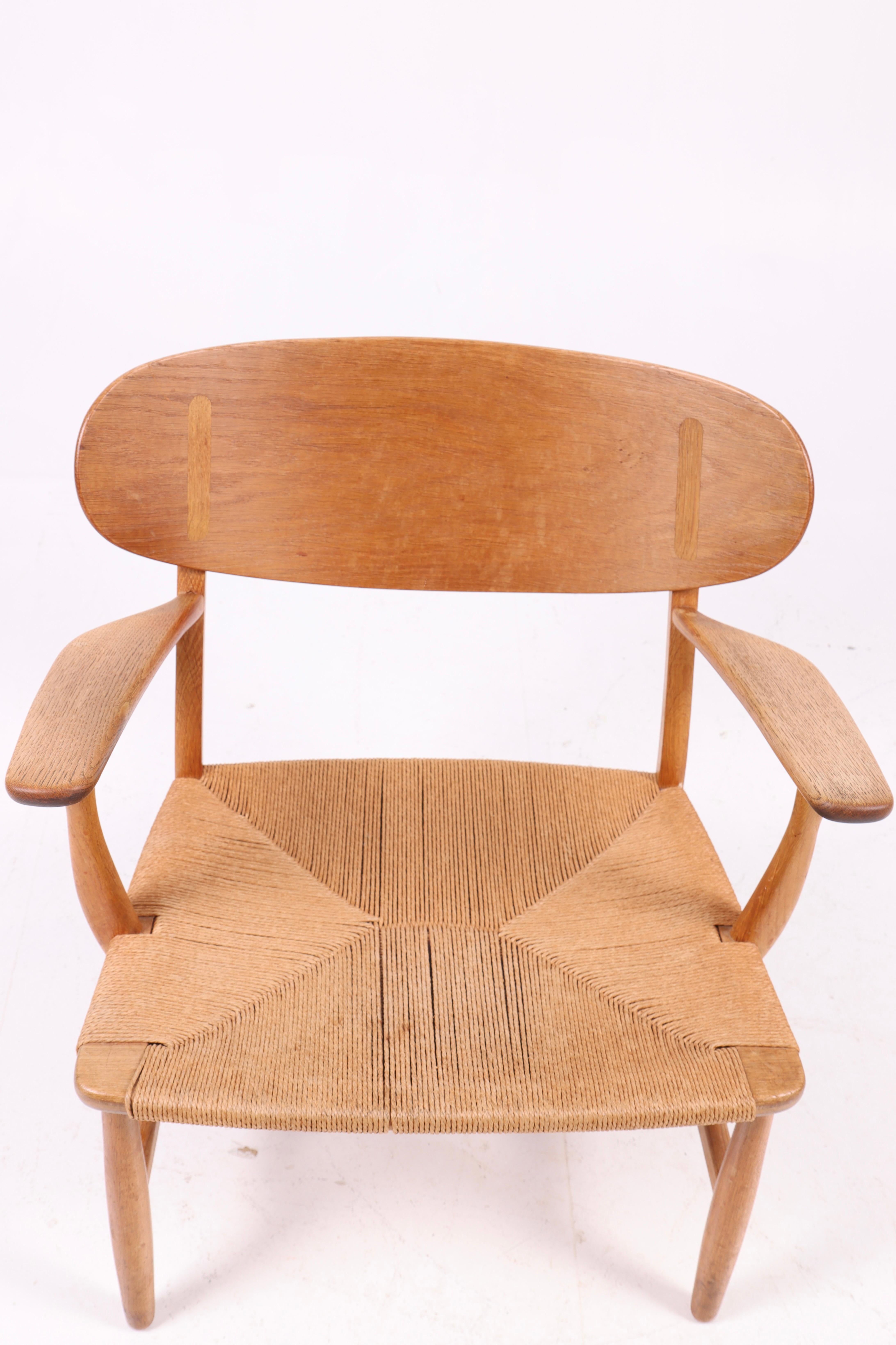 Scandinavian Modern Midcentury CH-22 Lounge Chair in Teak and Oak by Hans Wegner, 1960s For Sale