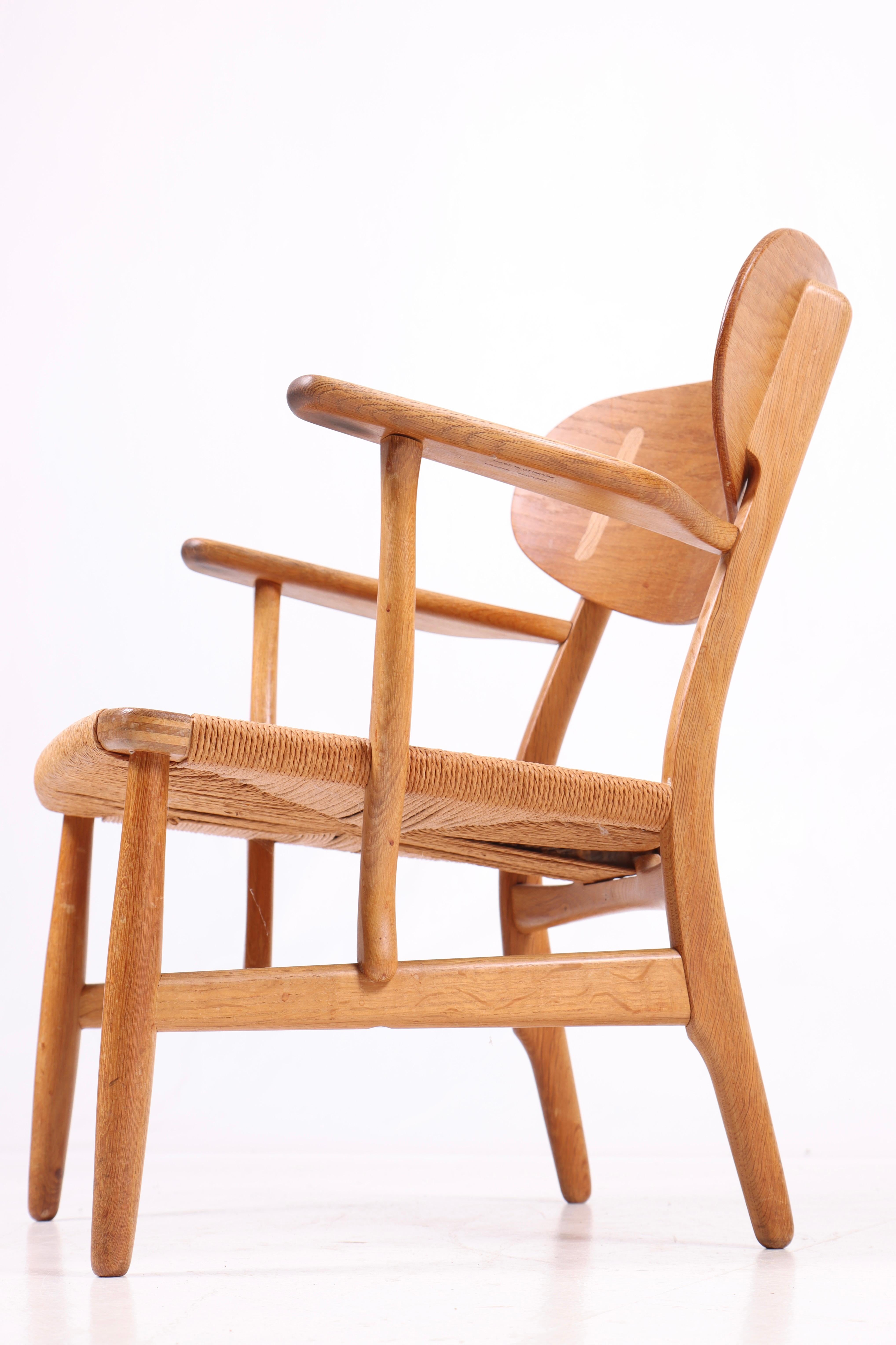 Midcentury CH-22 Lounge Chair in Teak and Oak by Hans Wegner, 1960s For Sale 1