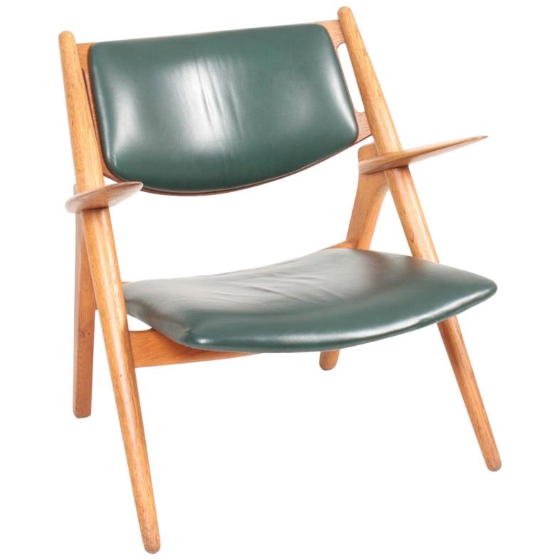 Midcentury CH-28 Lounge Chair in Oak and Patinated Leather by Hans Wegner, 1960s