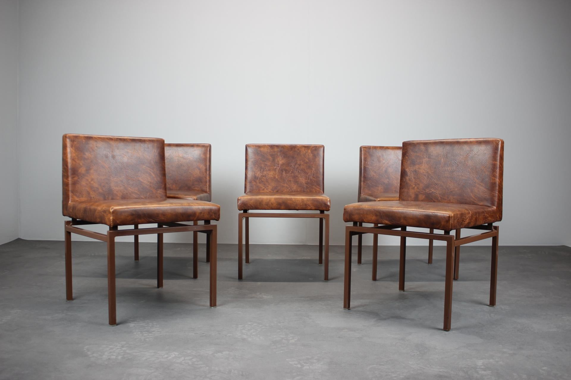 Satz von 5 Vintage-Stühlen von Kroměříž, 1984 (Moderne der Mitte des Jahrhunderts) im Angebot