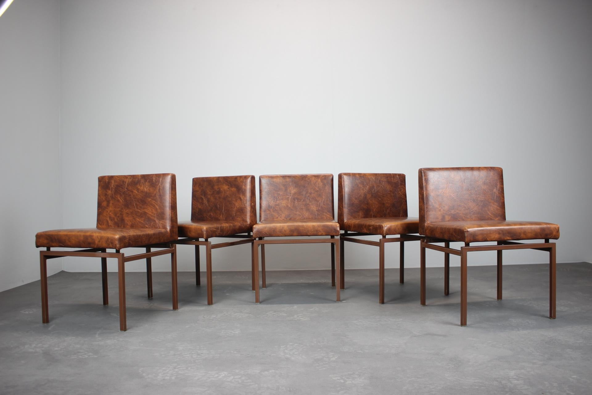 Satz von 5 Vintage-Stühlen von Kroměříž, 1984 (Tschechisch) im Angebot