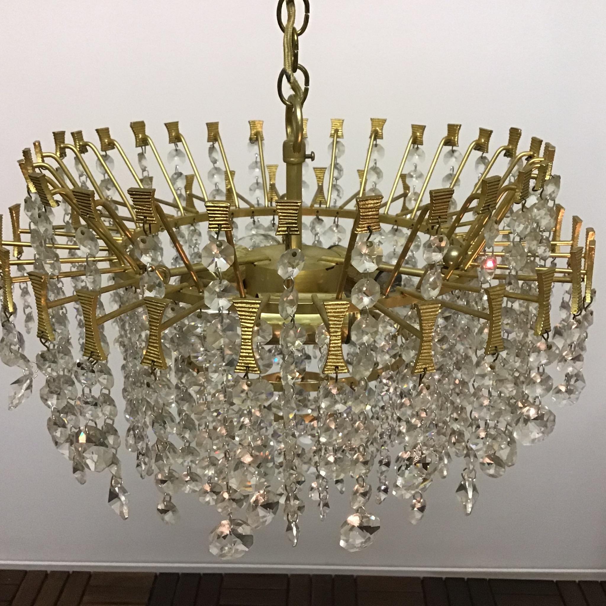 Mid -Century Chandelier by Palwa, Gilt Brass and Crystal, Germany, circa 1960s In Excellent Condition In Wiesbaden, Hessen