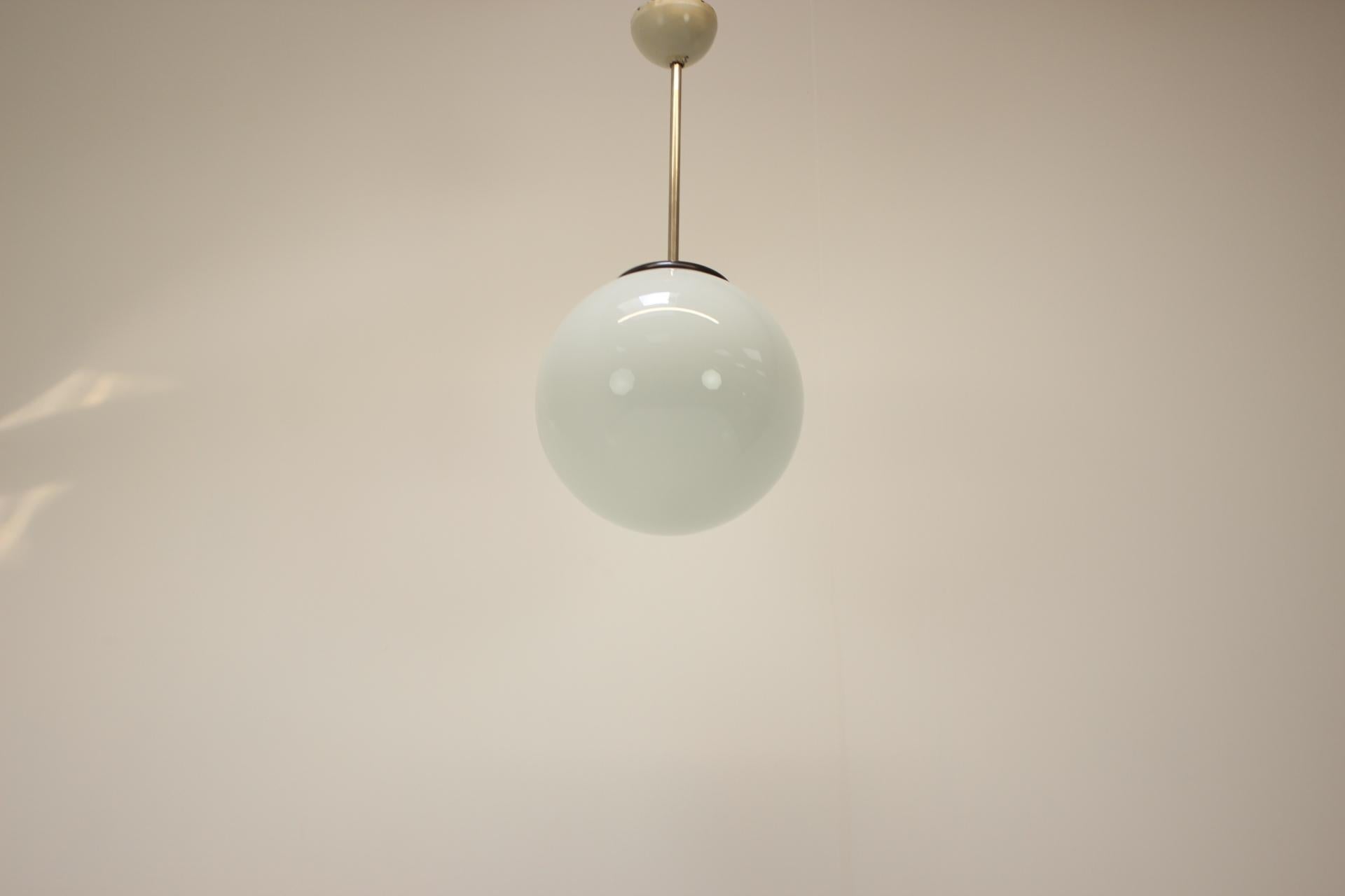 Lampadario del Medioevo, Cecoslovacchia, anni '1950 in vendita 4