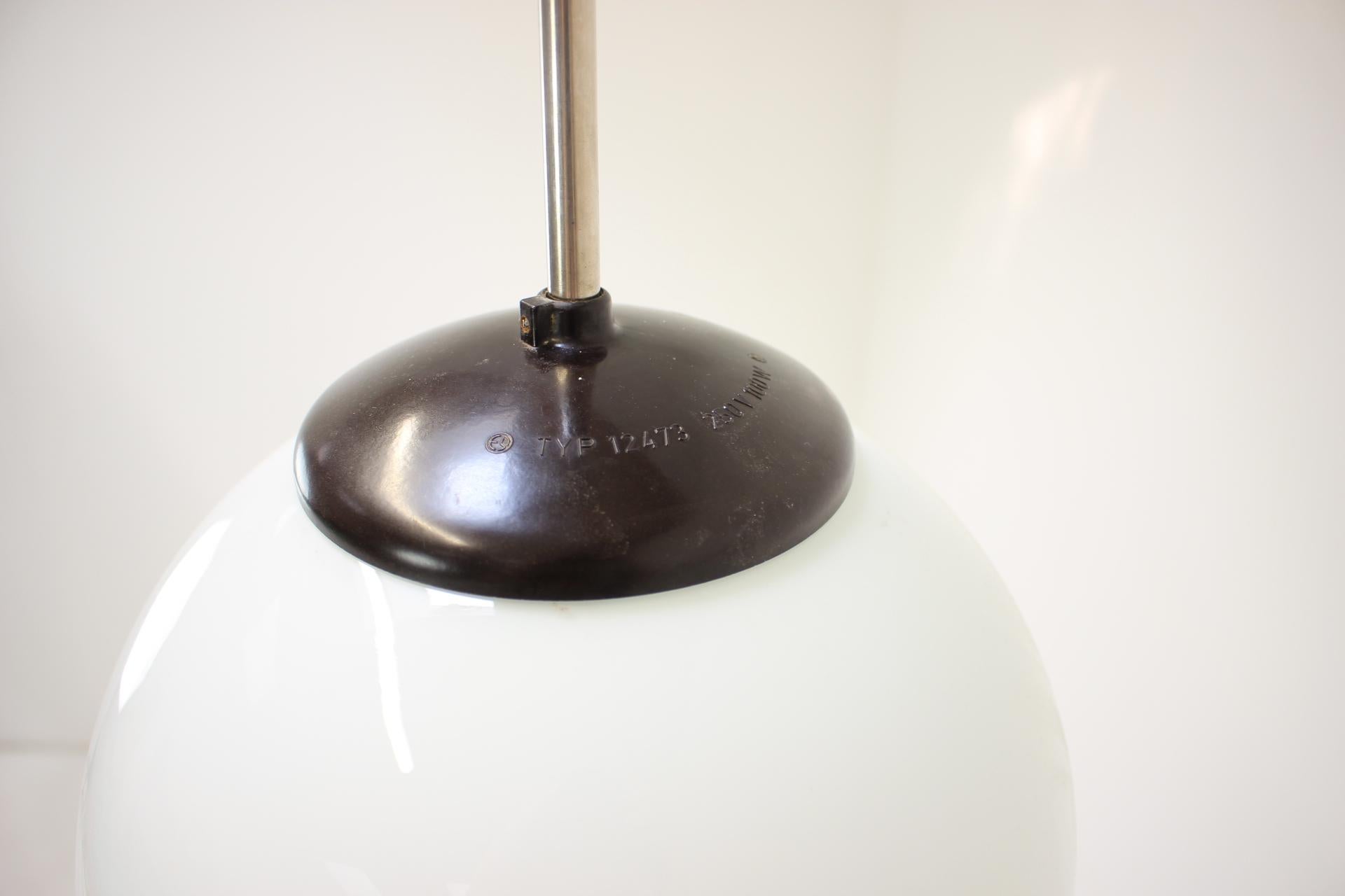 Mid-Century moderno Lampadario del Medioevo, Cecoslovacchia, anni '1950 in vendita